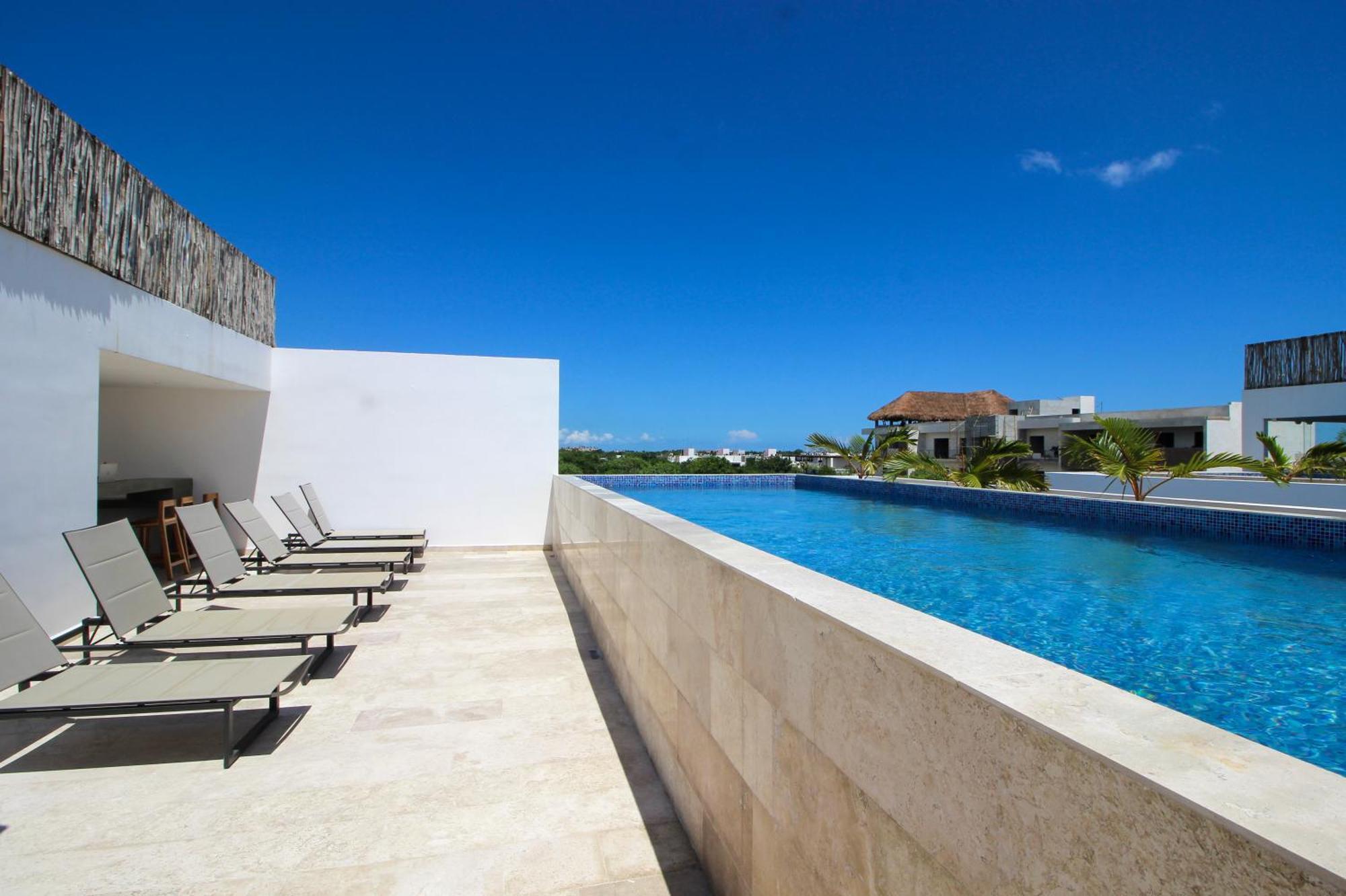 With Rooftop Pool, Gym, Coworking, Cinema Apartment