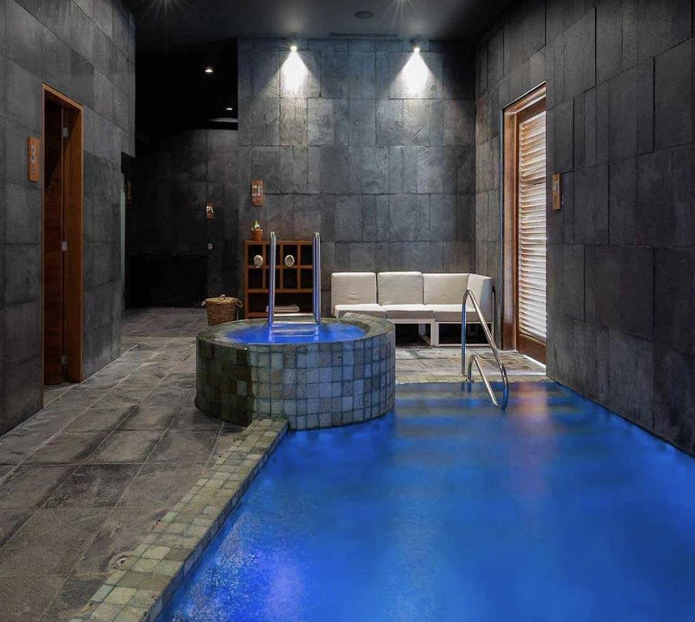 Park Penthouse Apartment *