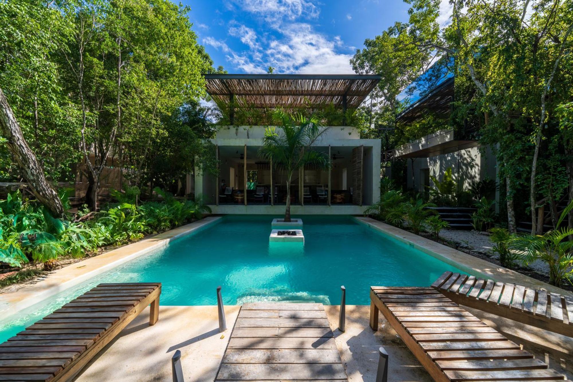 Apartment Chay Glass Jungle House