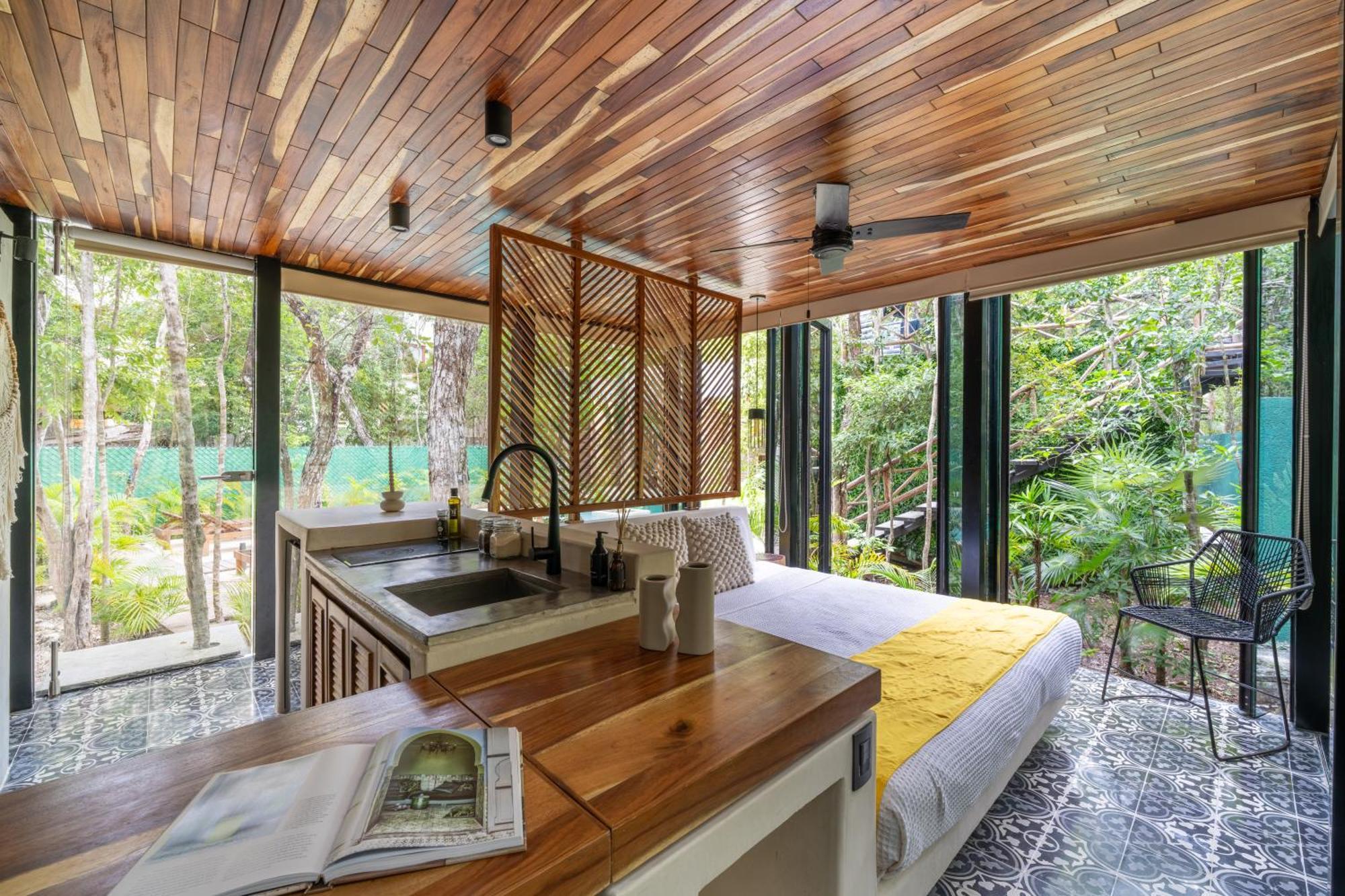 Apartment Chay Glass Jungle House *