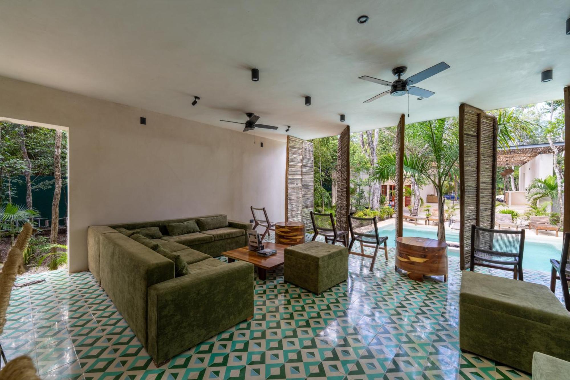 Apartment Chay Glass Jungle House *