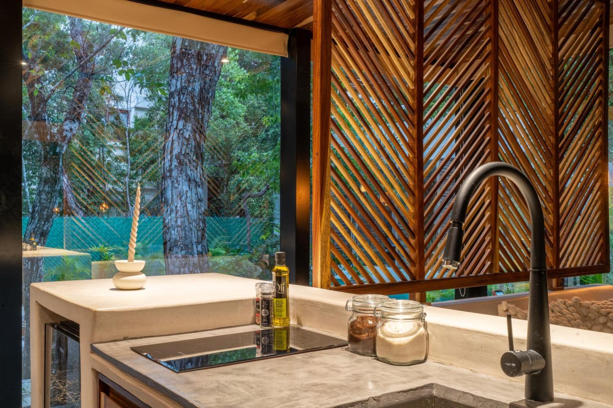 Chay Glass Jungle House