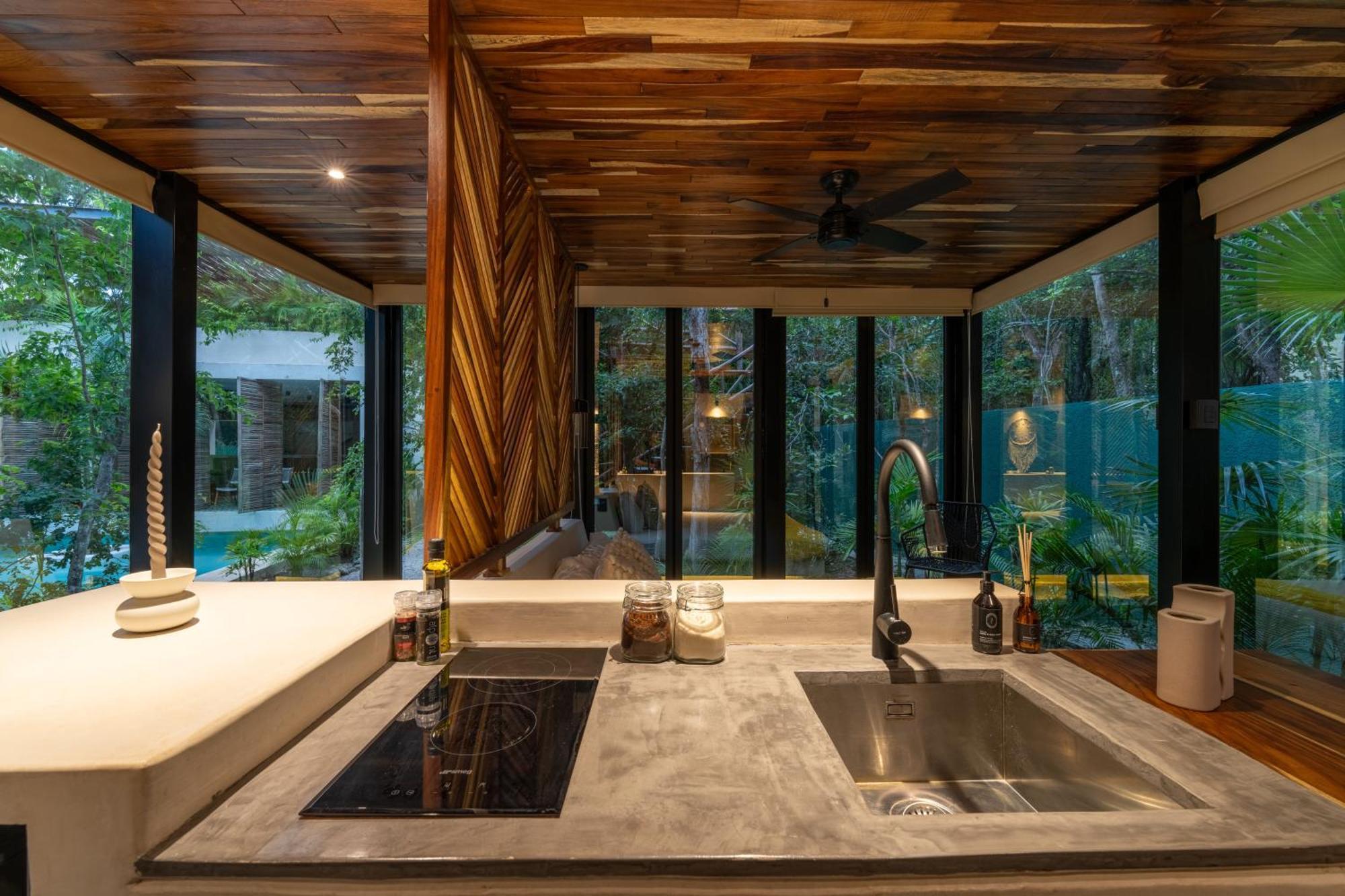 Apartment Chay Glass Jungle House *