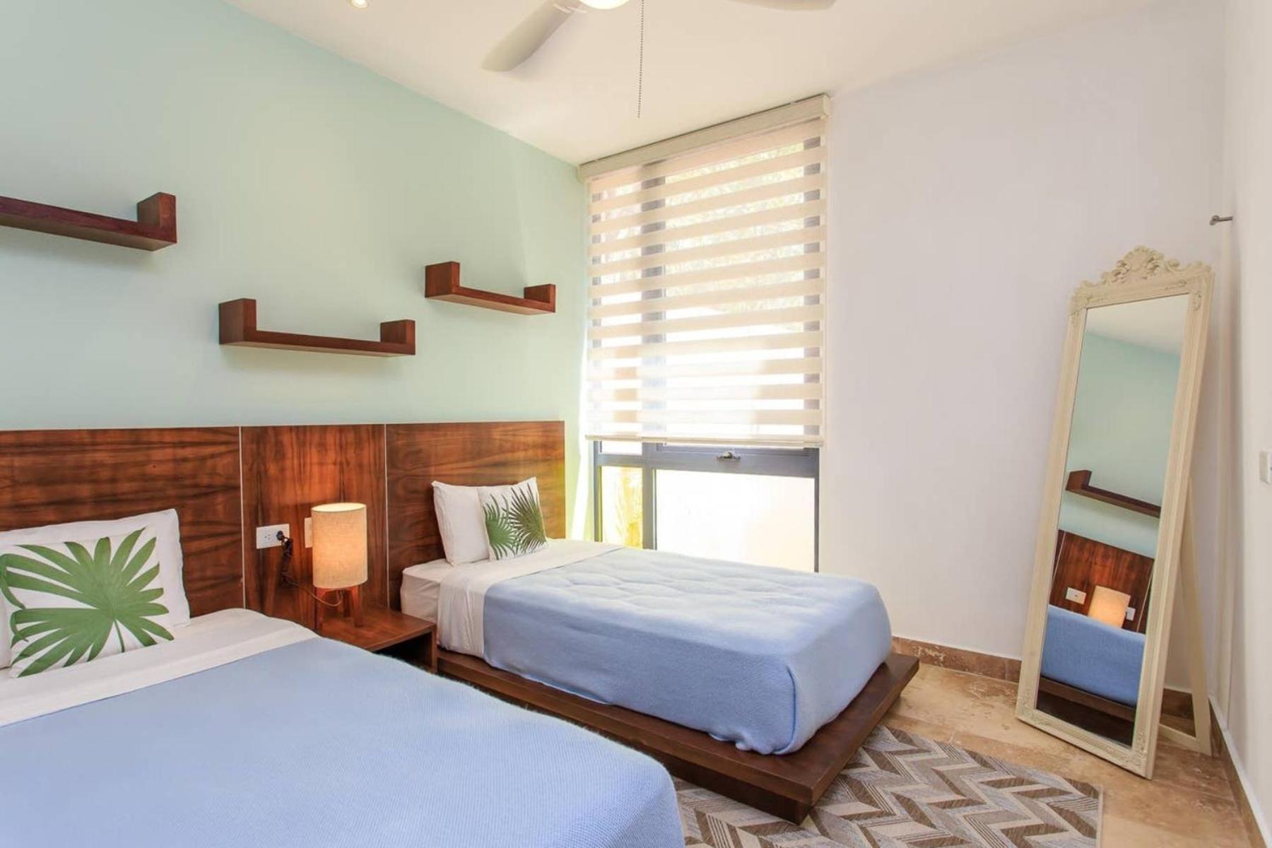 Vibrant Condo, Fiberoptic Wifi, Workspace & A Pool