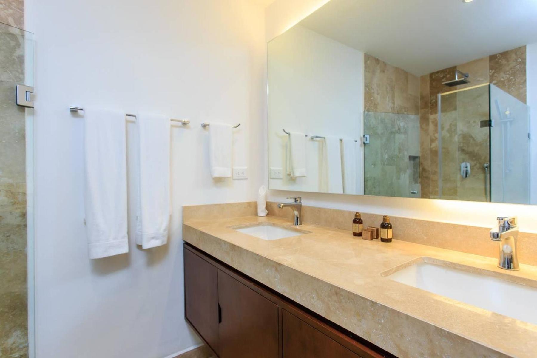 Vibrant Condo, Fiberoptic Wifi, Workspace & A Pool Tulum