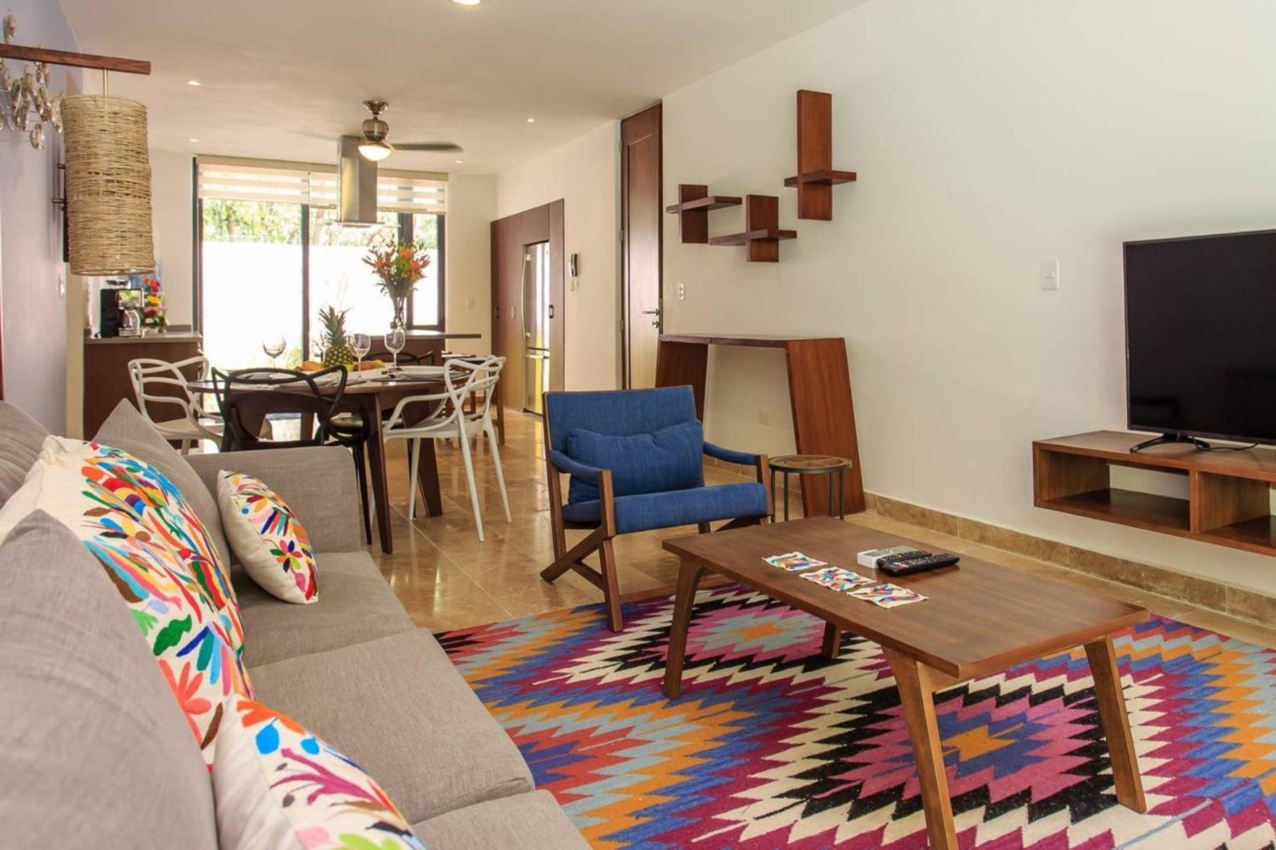 Vibrant Condo, Fiberoptic Wifi, Workspace & A Pool * Tulum