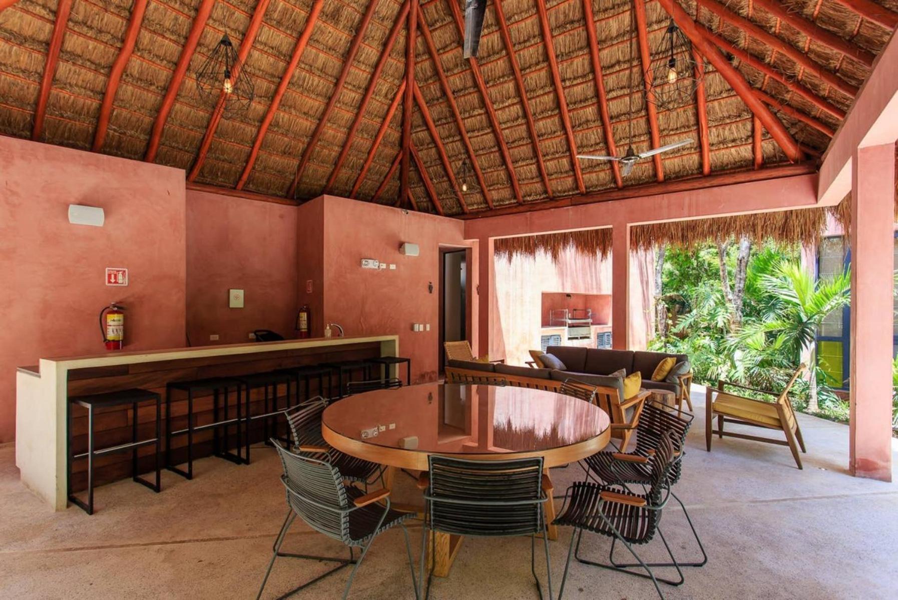 Vibrant Condo, Fiberoptic Wifi, Workspace & A Pool Holiday home Tulum