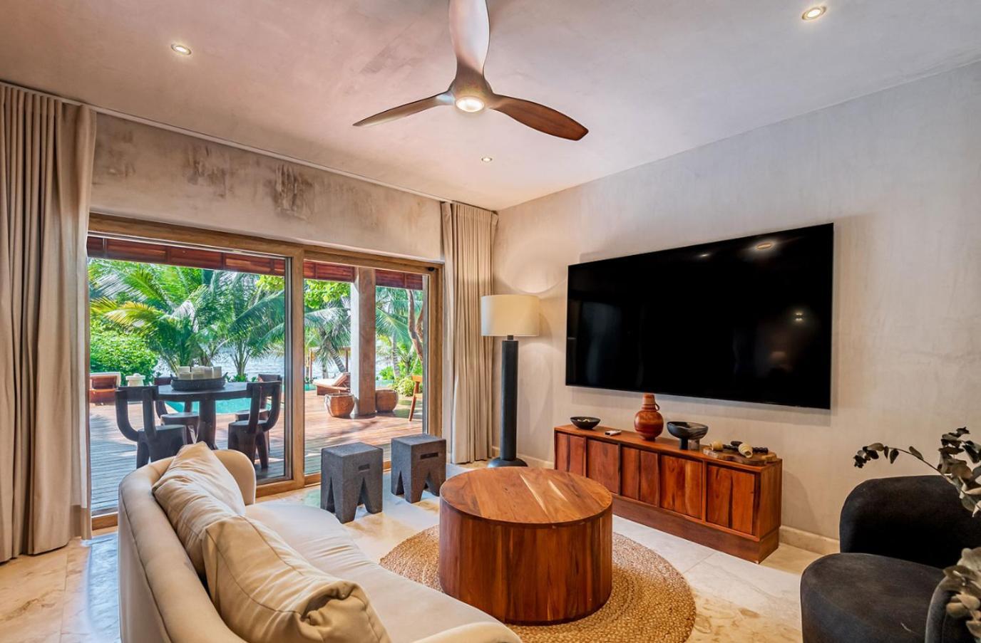 Villa Beachfront Tankah 3 For 18 Guests! Tulum