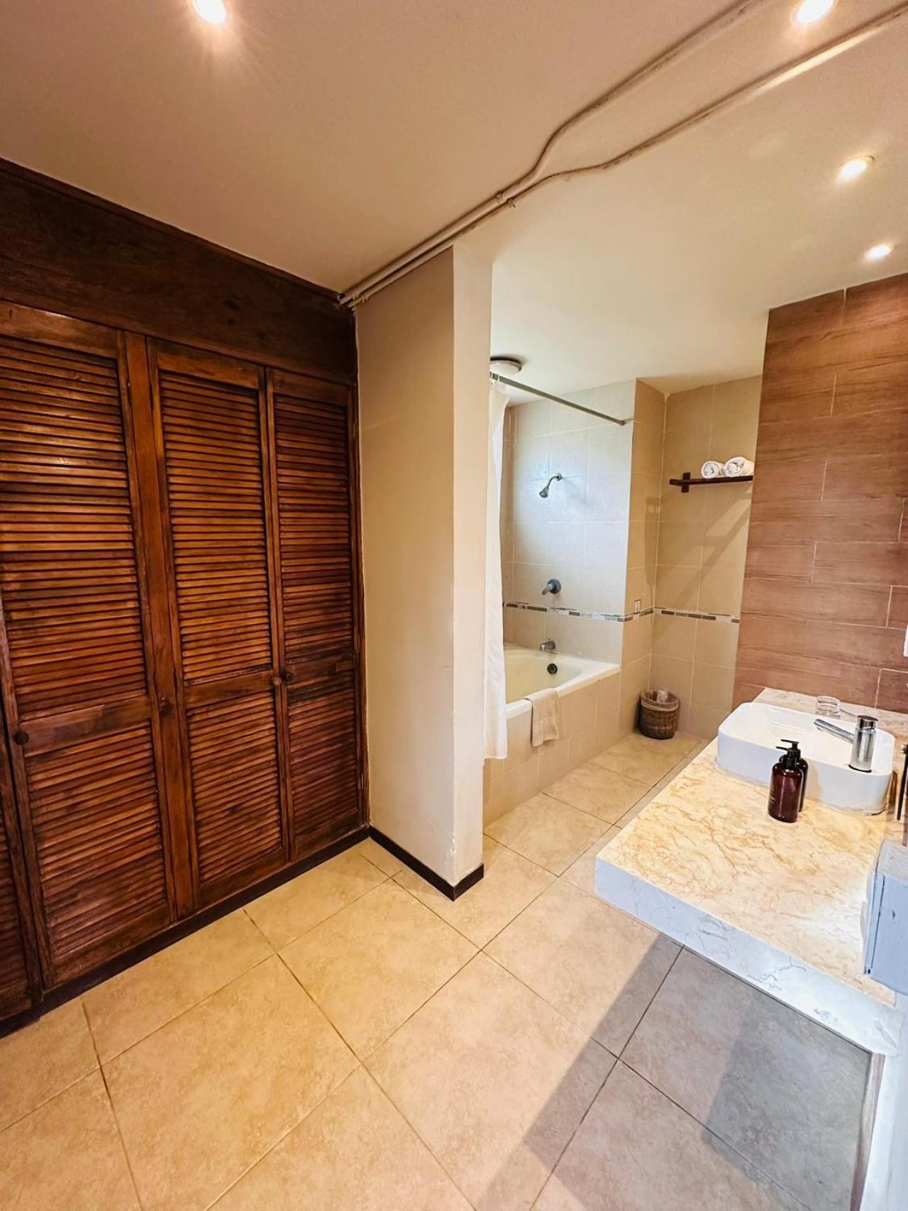 Mia Beachfront - Ocean View And Club