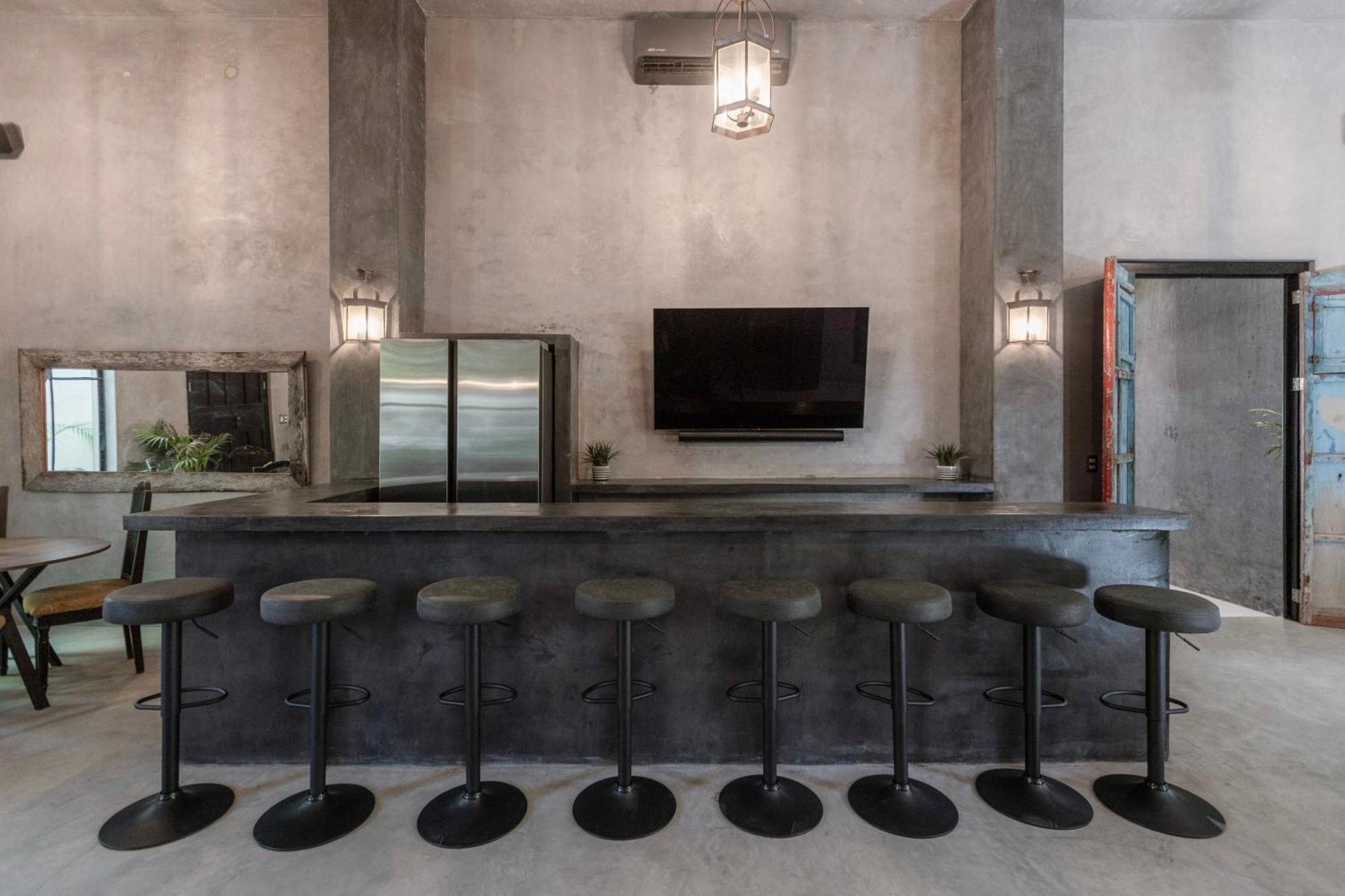 Casa Halo - Mansion, Nightclub, Pool, Sonos, Gated, Staff Villa *