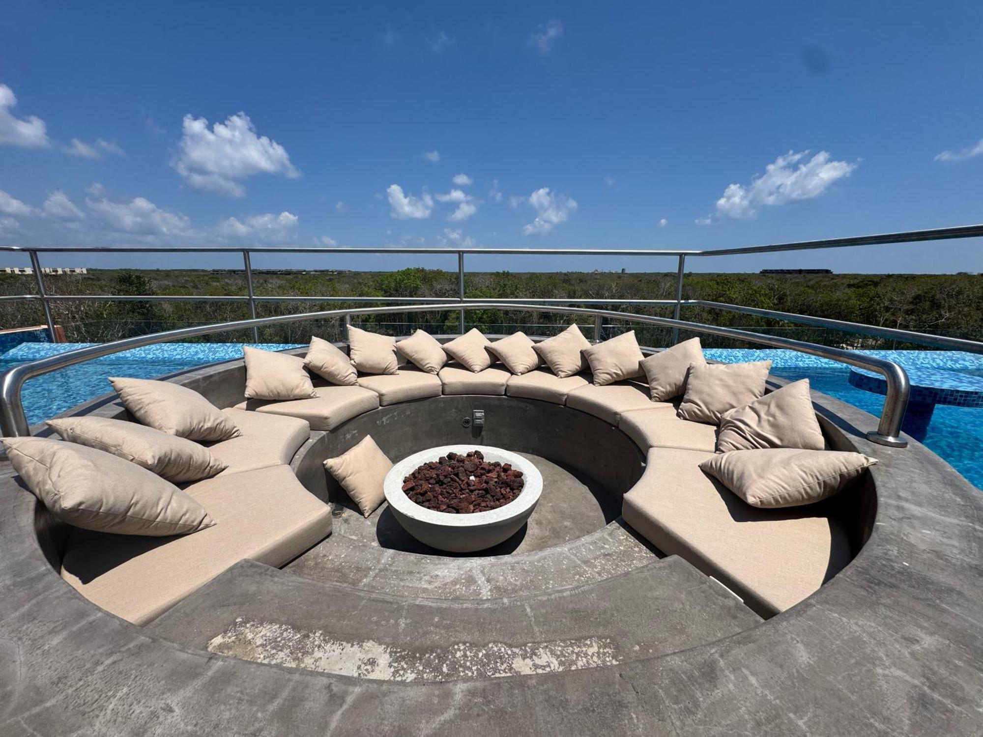 Apartment 3br En Aldea Zama-roof Top-2 Pool-fast Wifi-gym Tulum