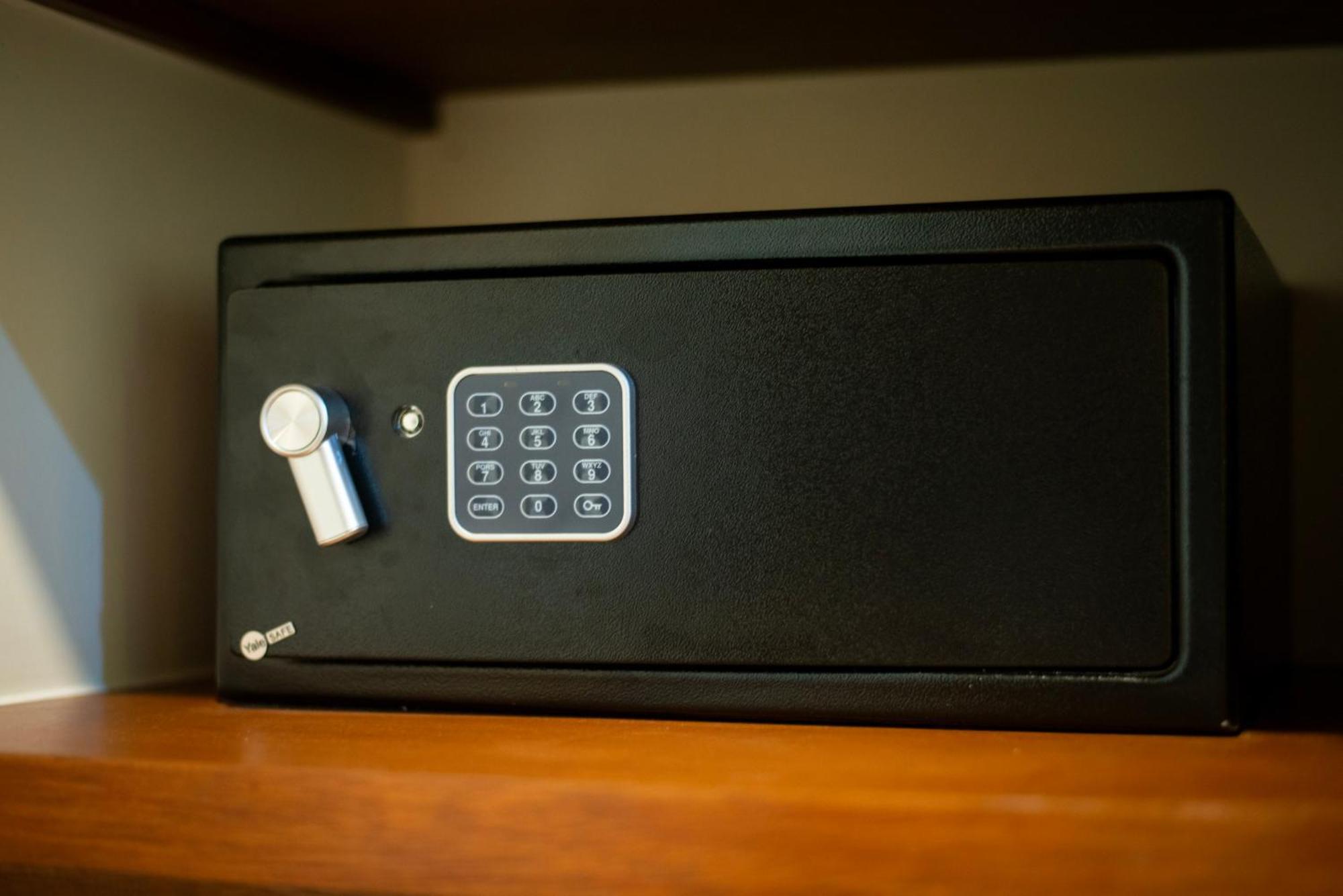 Tropical 2 Bedroom | Private Balcony & Rooftop | Casago *