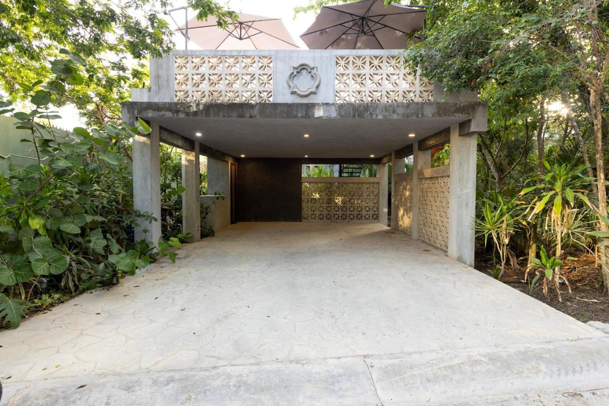 Casa Halo - Mansion, Nightclub, Pool, Sonos, Gated, Staff