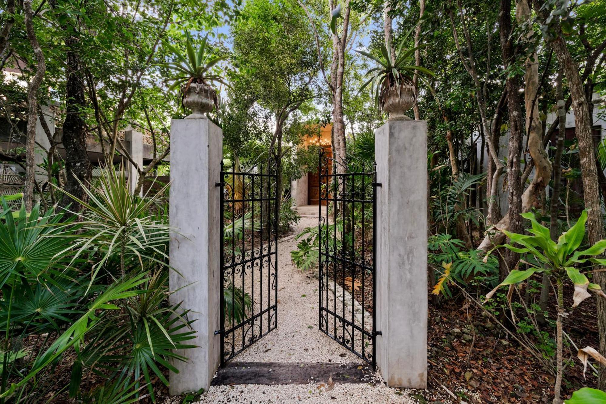 Villa Casa Halo - Mansion, Nightclub, Pool, Sonos, Gated, Staff *