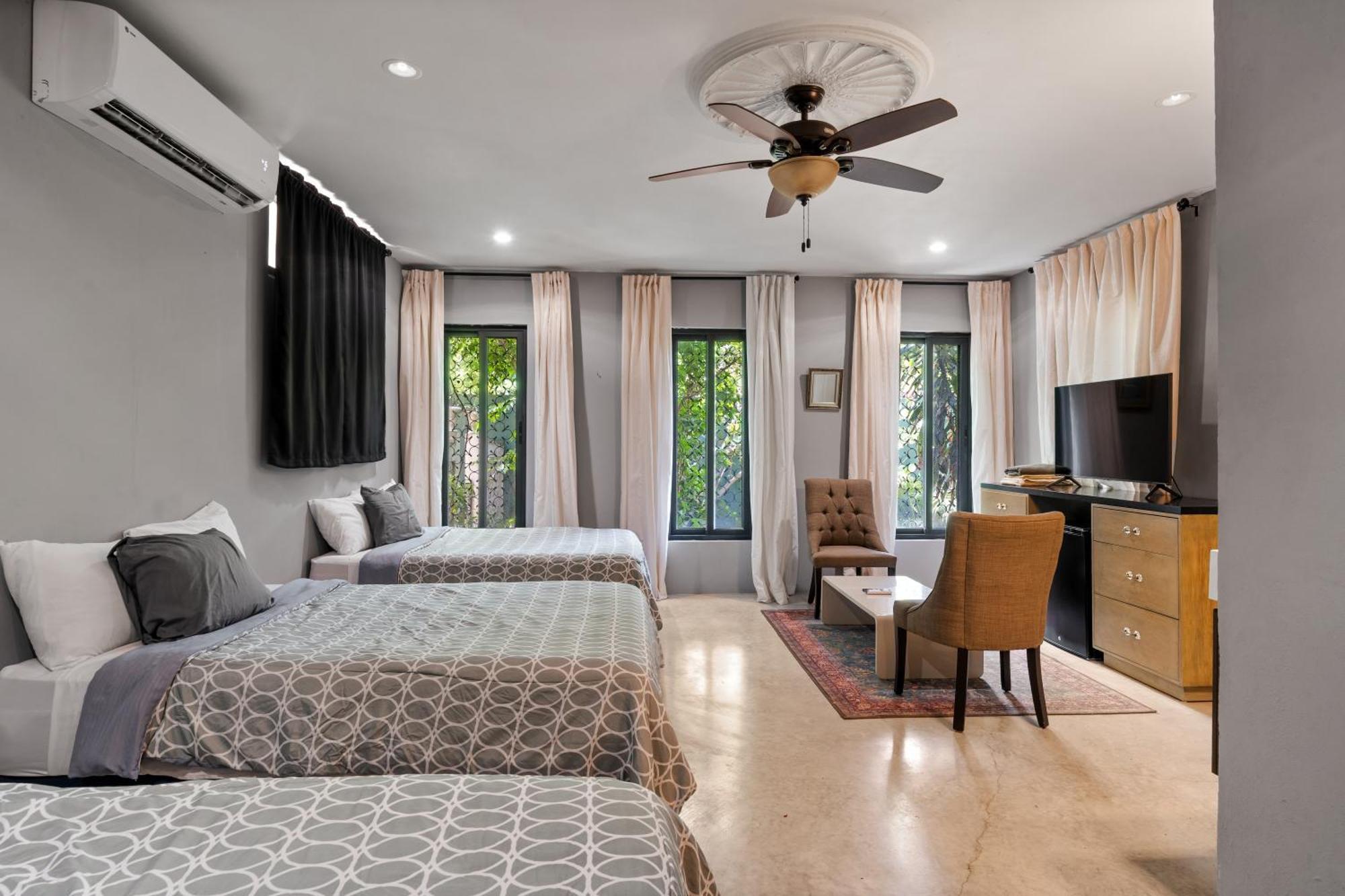 Casa Halo - Mansion, Nightclub, Pool, Sonos, Gated, Staff Villa *