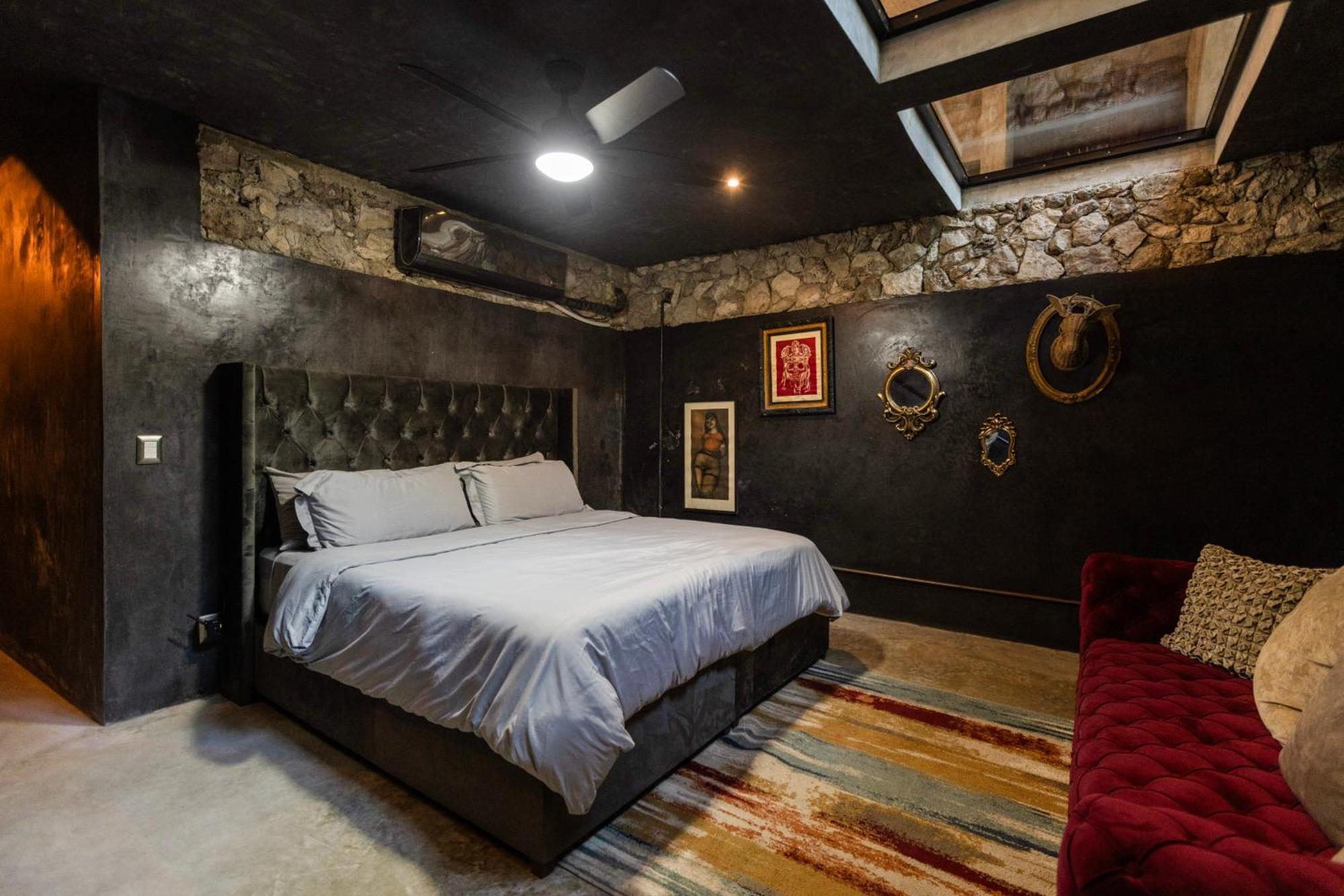 Casa Halo - Mansion, Nightclub, Pool, Sonos, Gated, Staff Villa *