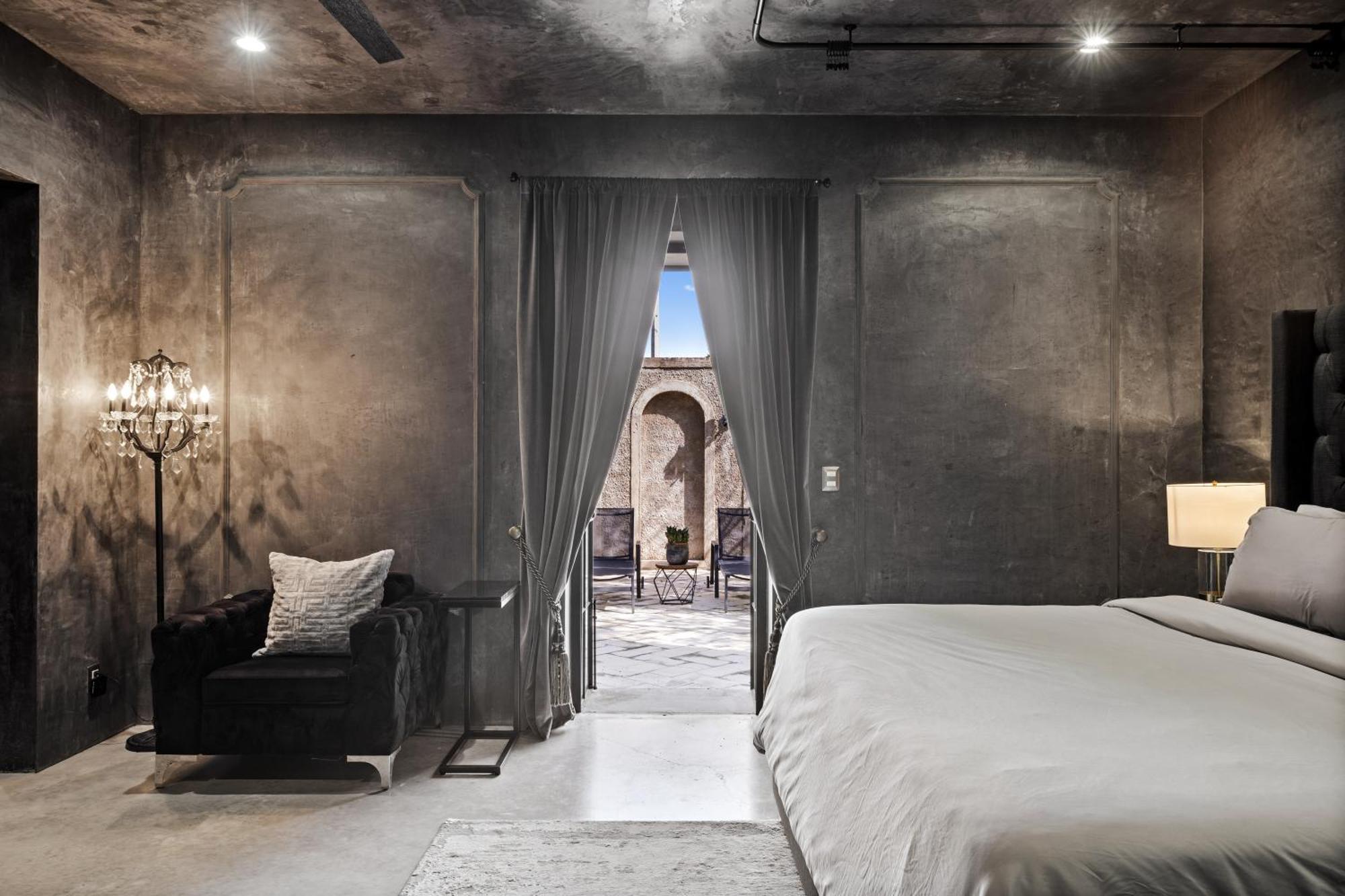 Casa Halo - Mansion, Nightclub, Pool, Sonos, Gated, Staff *