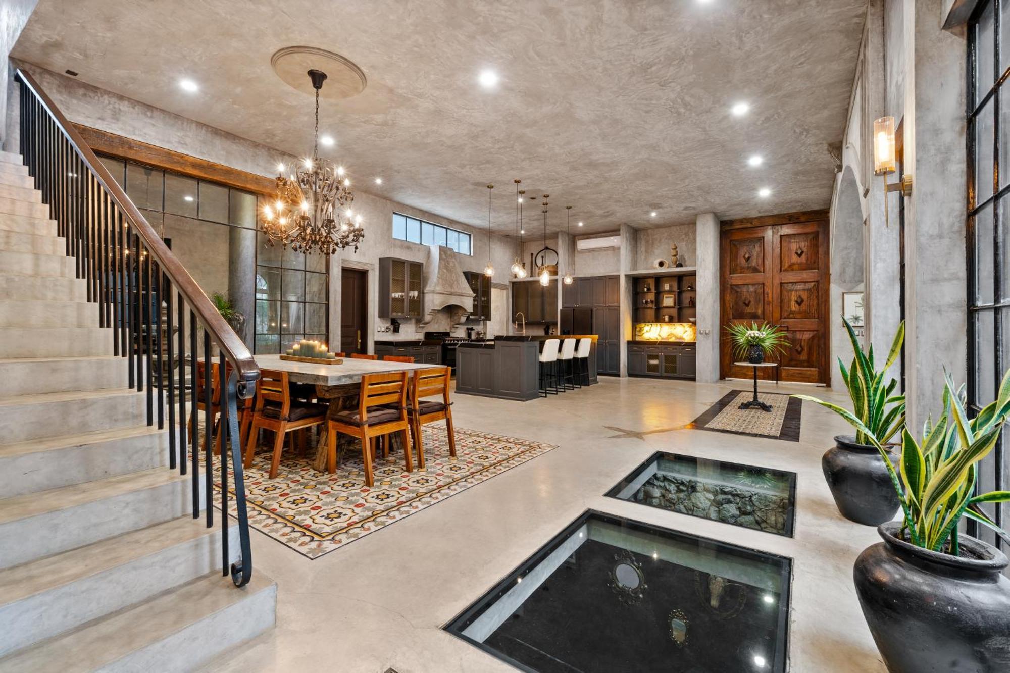 Casa Halo - Mansion, Nightclub, Pool, Sonos, Gated, Staff *