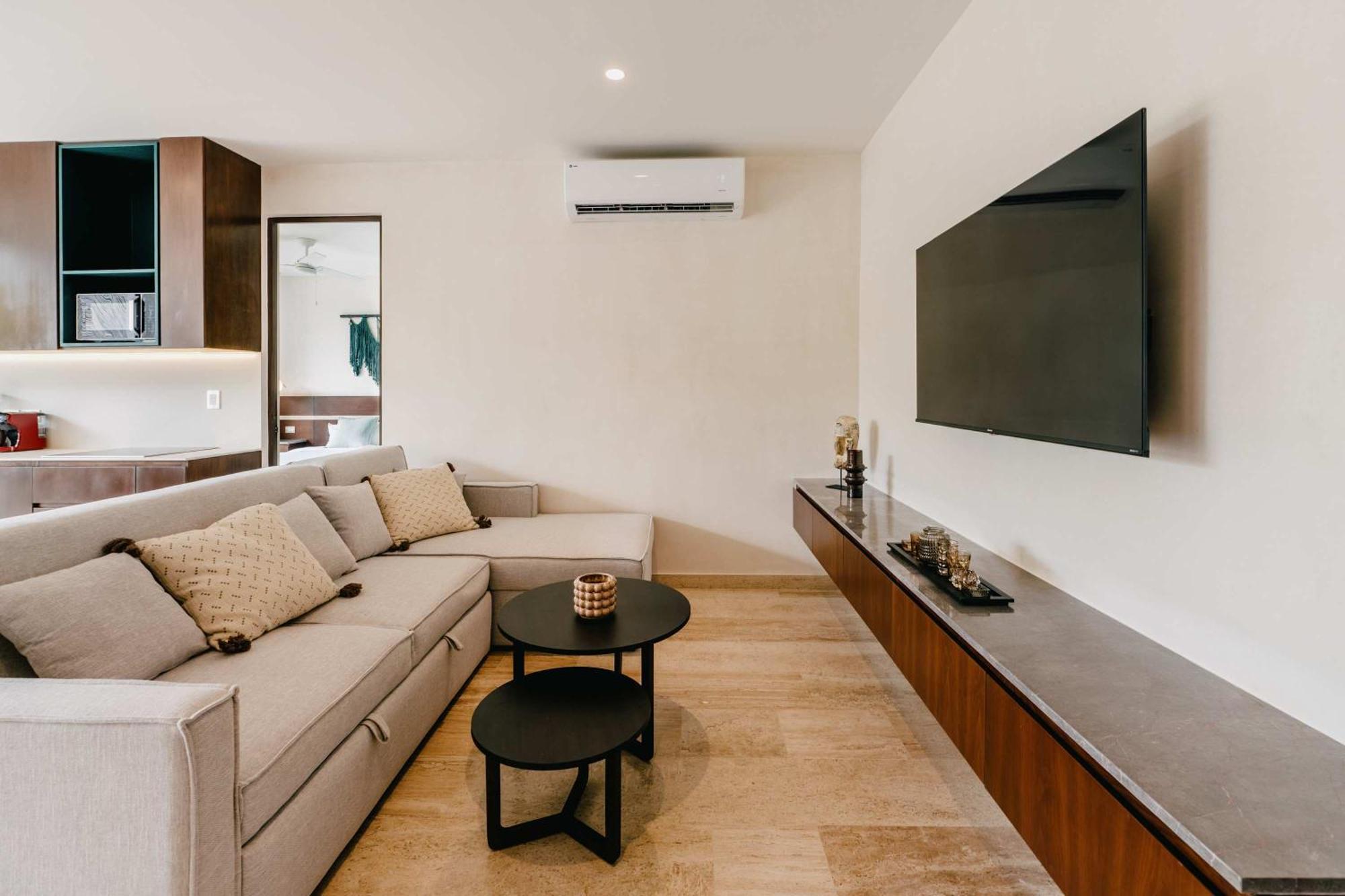 Luxury Penthouse Private Rooftop Pool Concierge Apartment