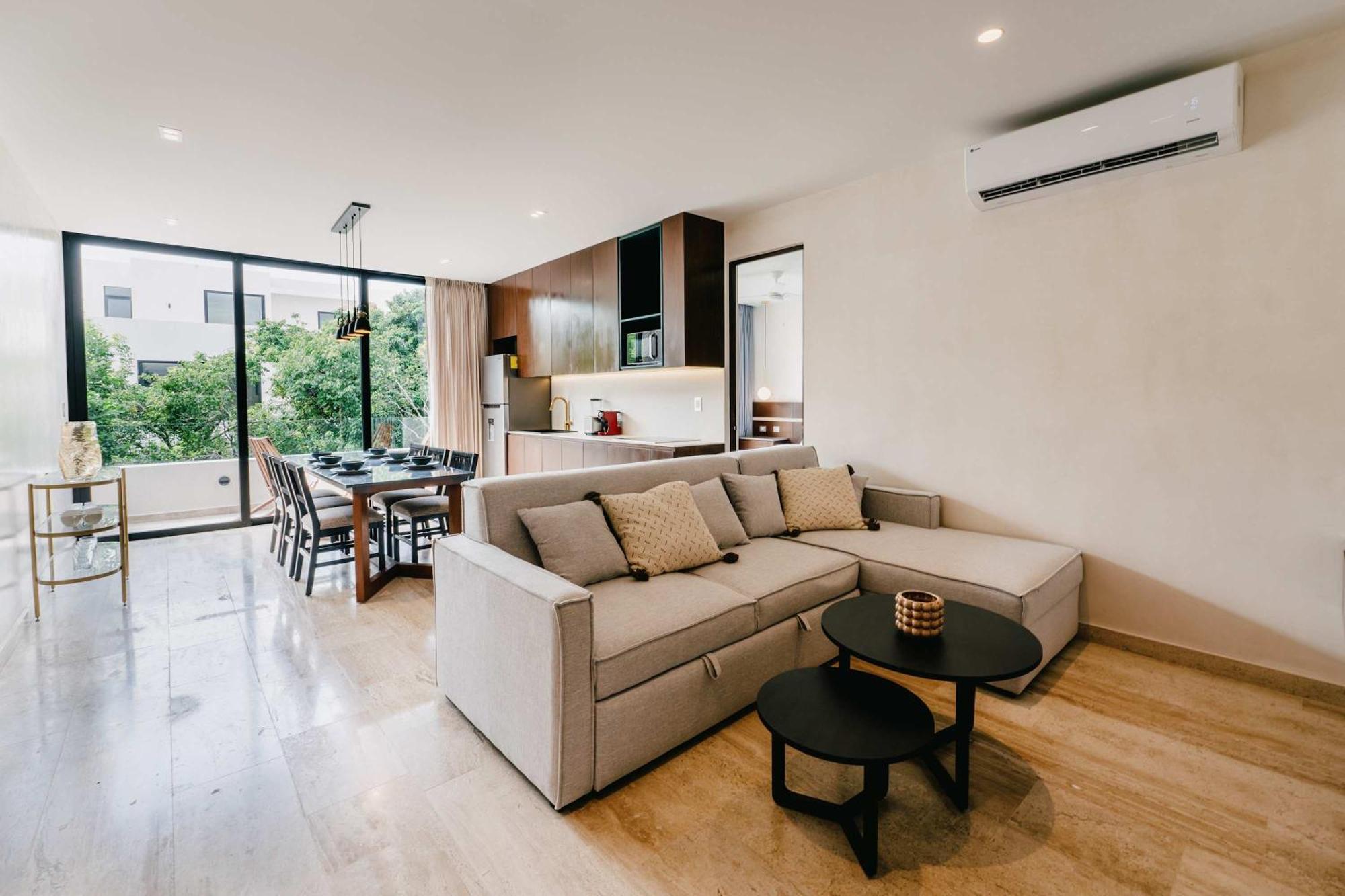 Luxury Penthouse Private Rooftop Pool Concierge Apartment *