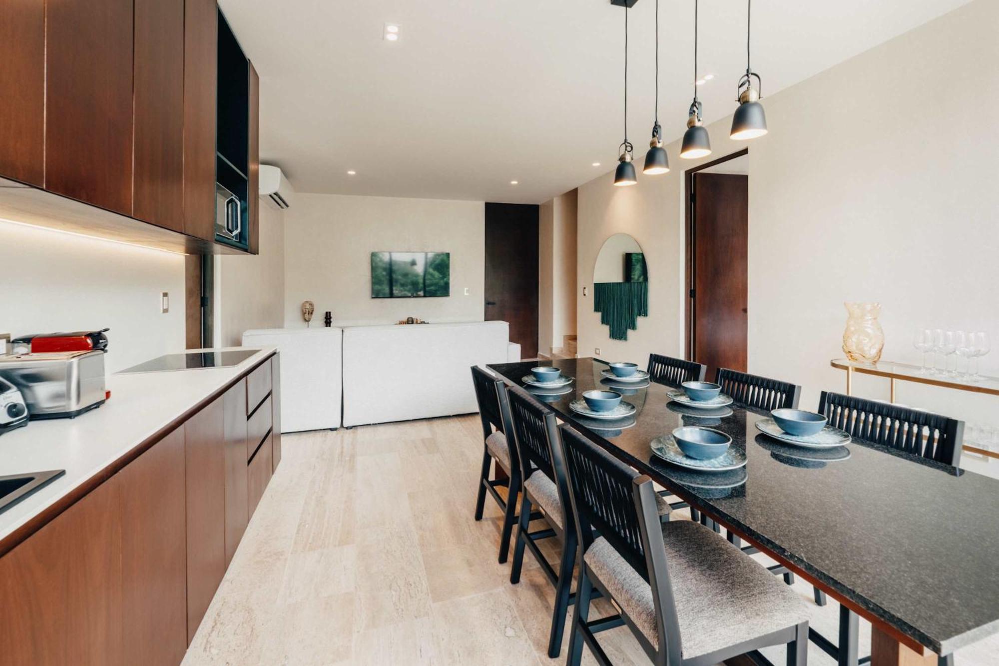 Luxury Penthouse Private Rooftop Pool Concierge Apartment *