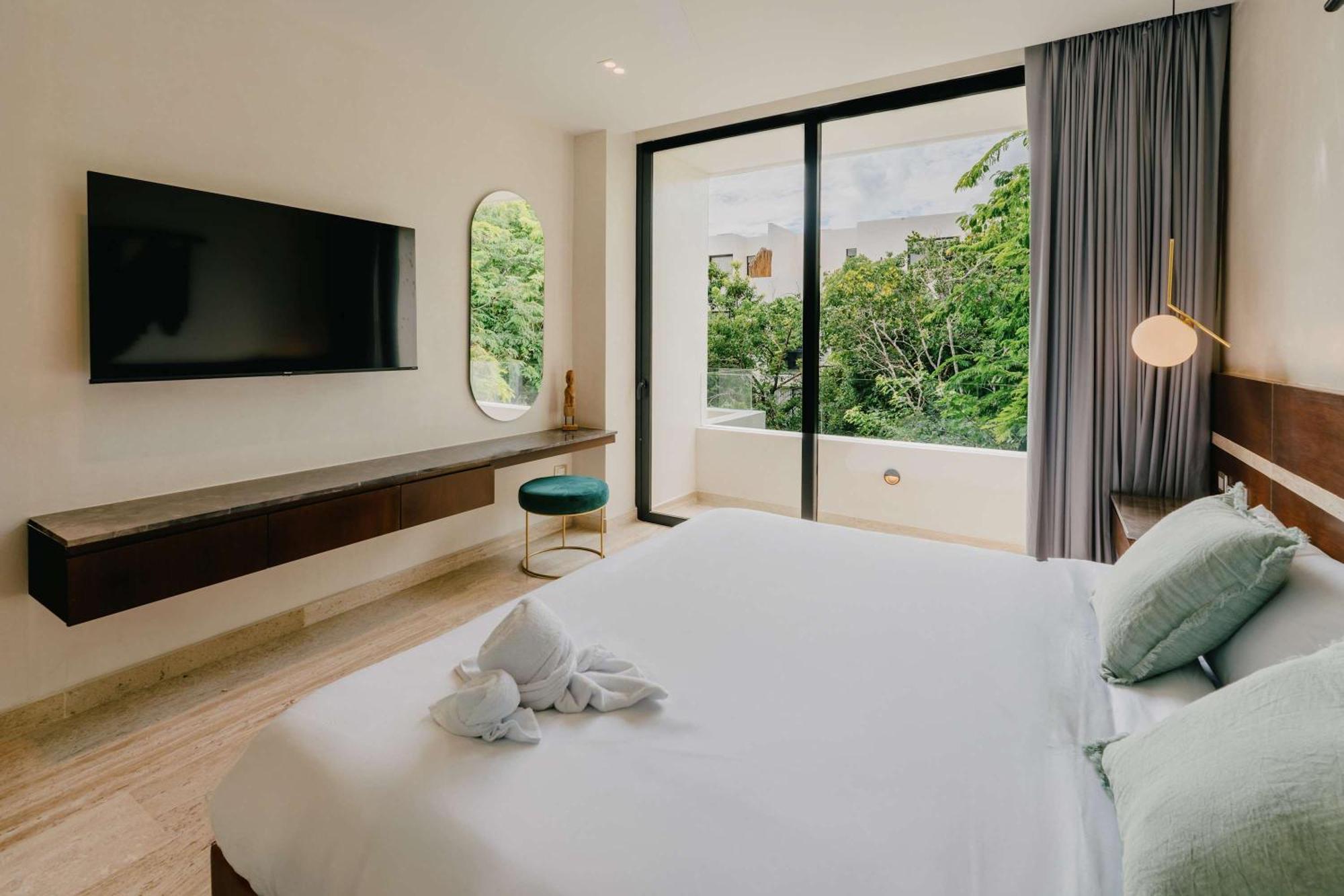 Luxury Penthouse Private Rooftop Pool Concierge