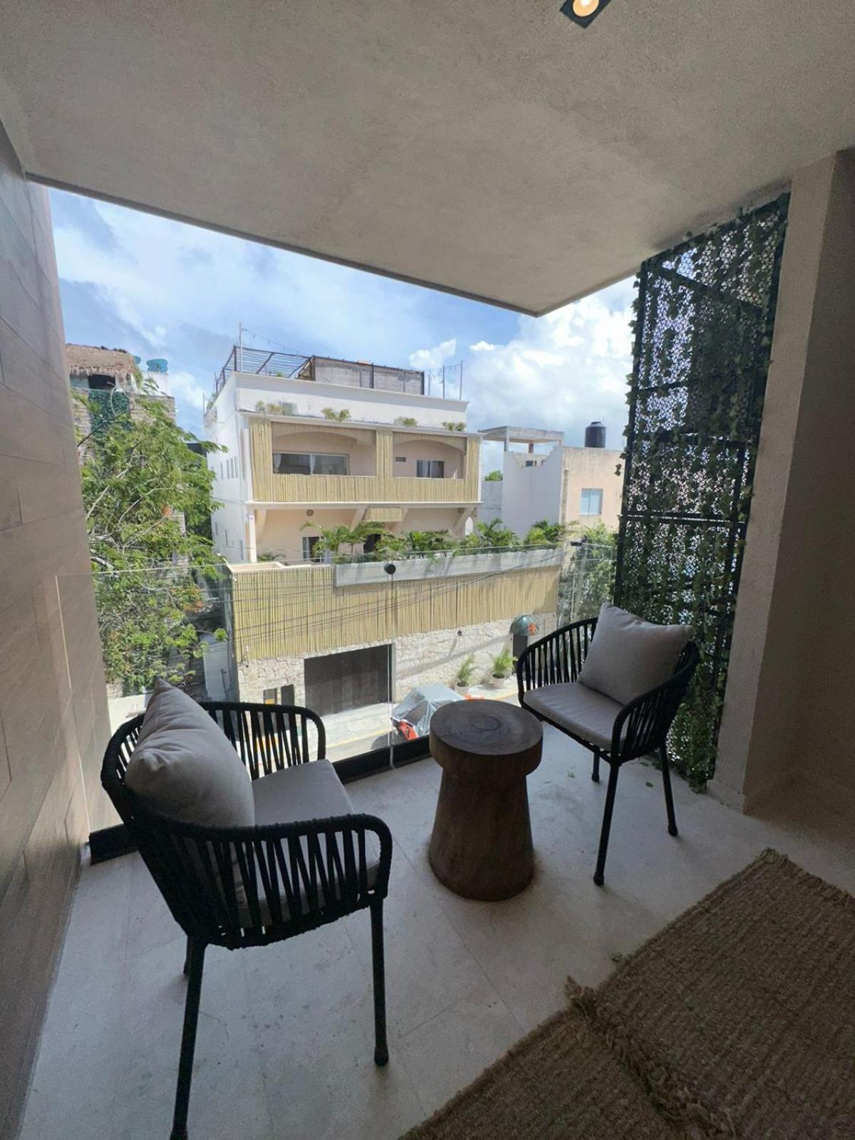 With Balcony In The Downtown, Wifi 150mb, Laundry And Parking Free *