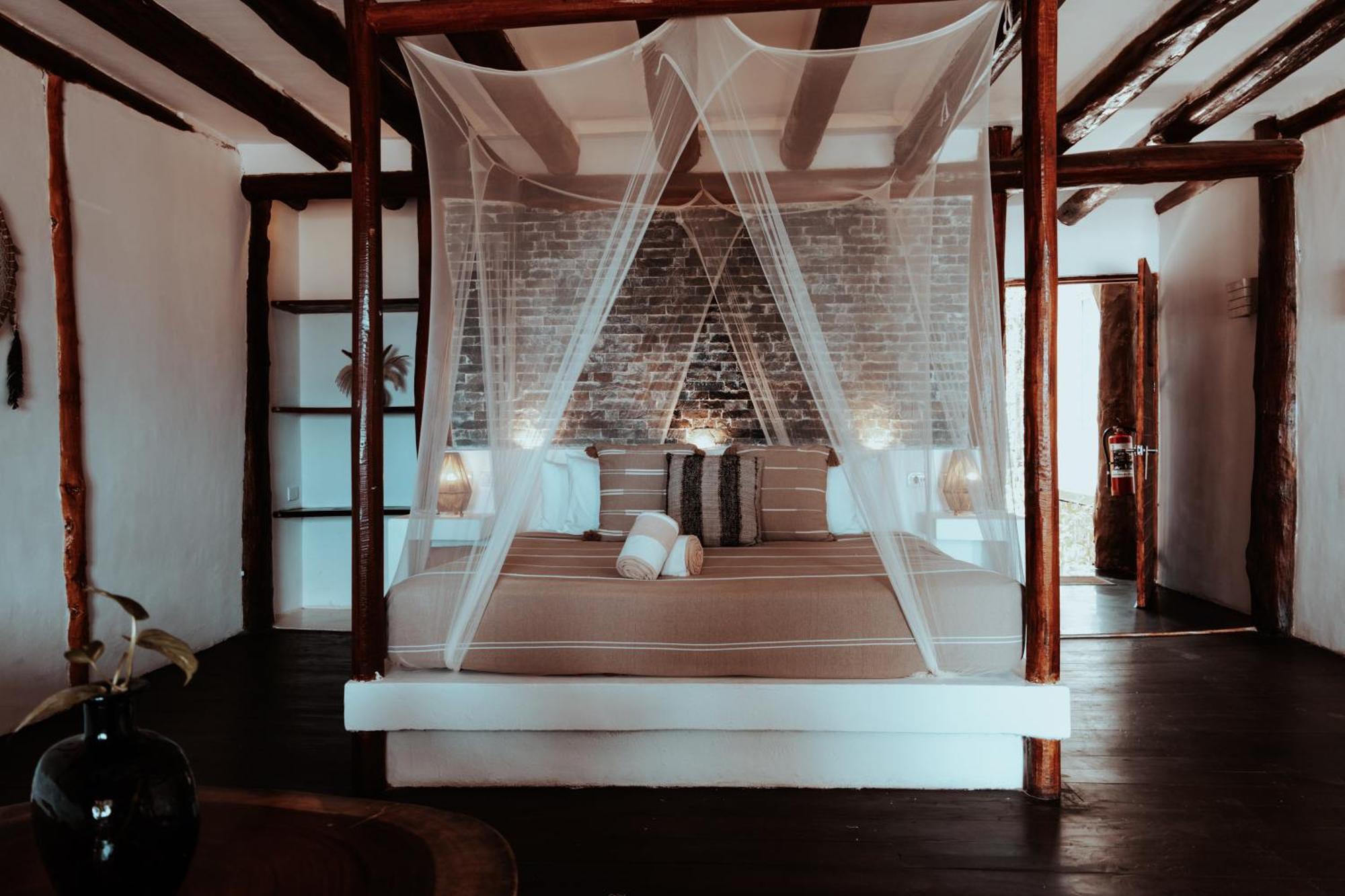 Niken Beachfront Hotel