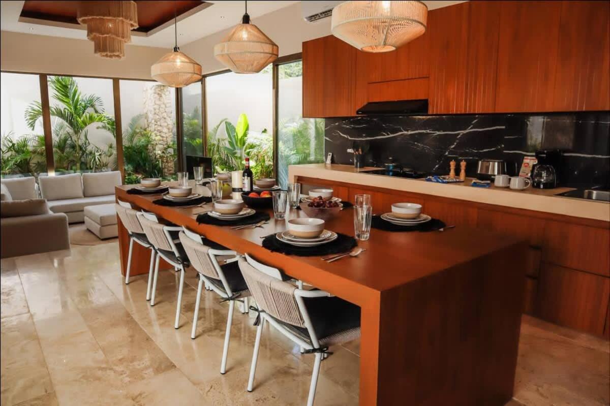 Spacious 4br With Private Pool & Lush Courtyard In Villa