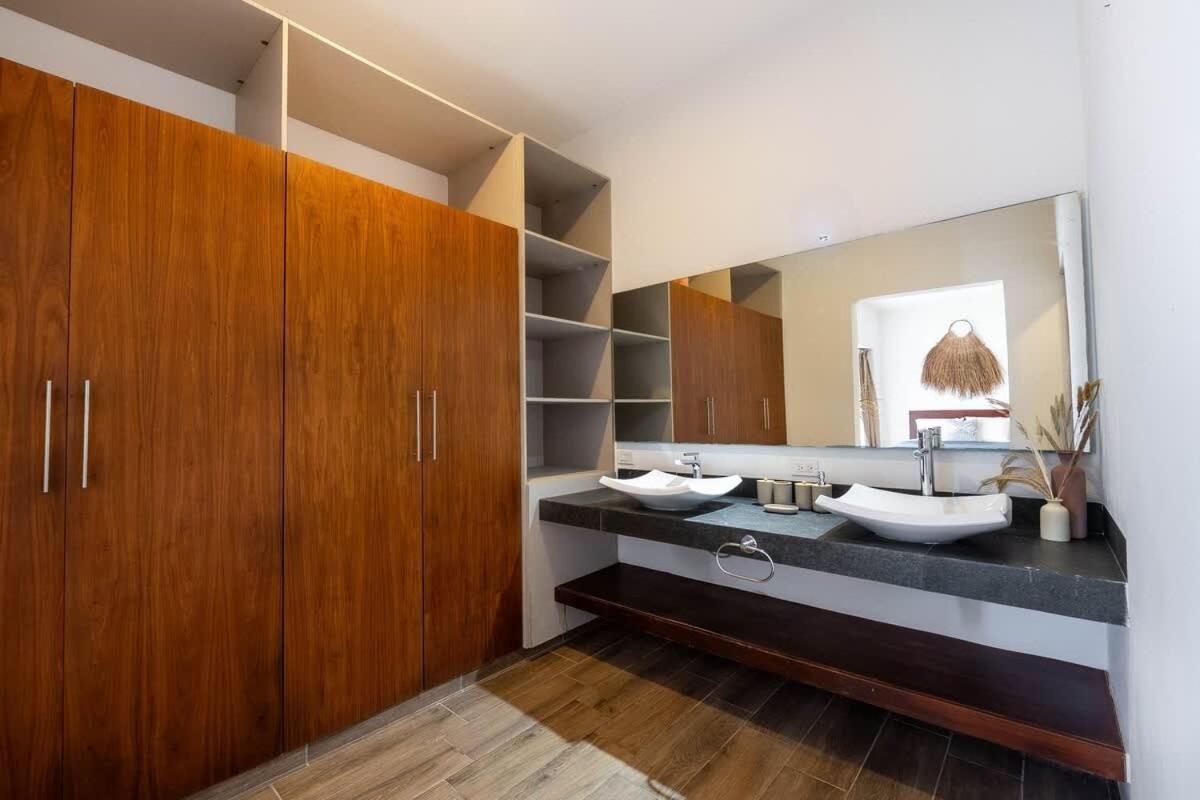 18-bed 9bd - Pool & Kitchen - Full Concierge