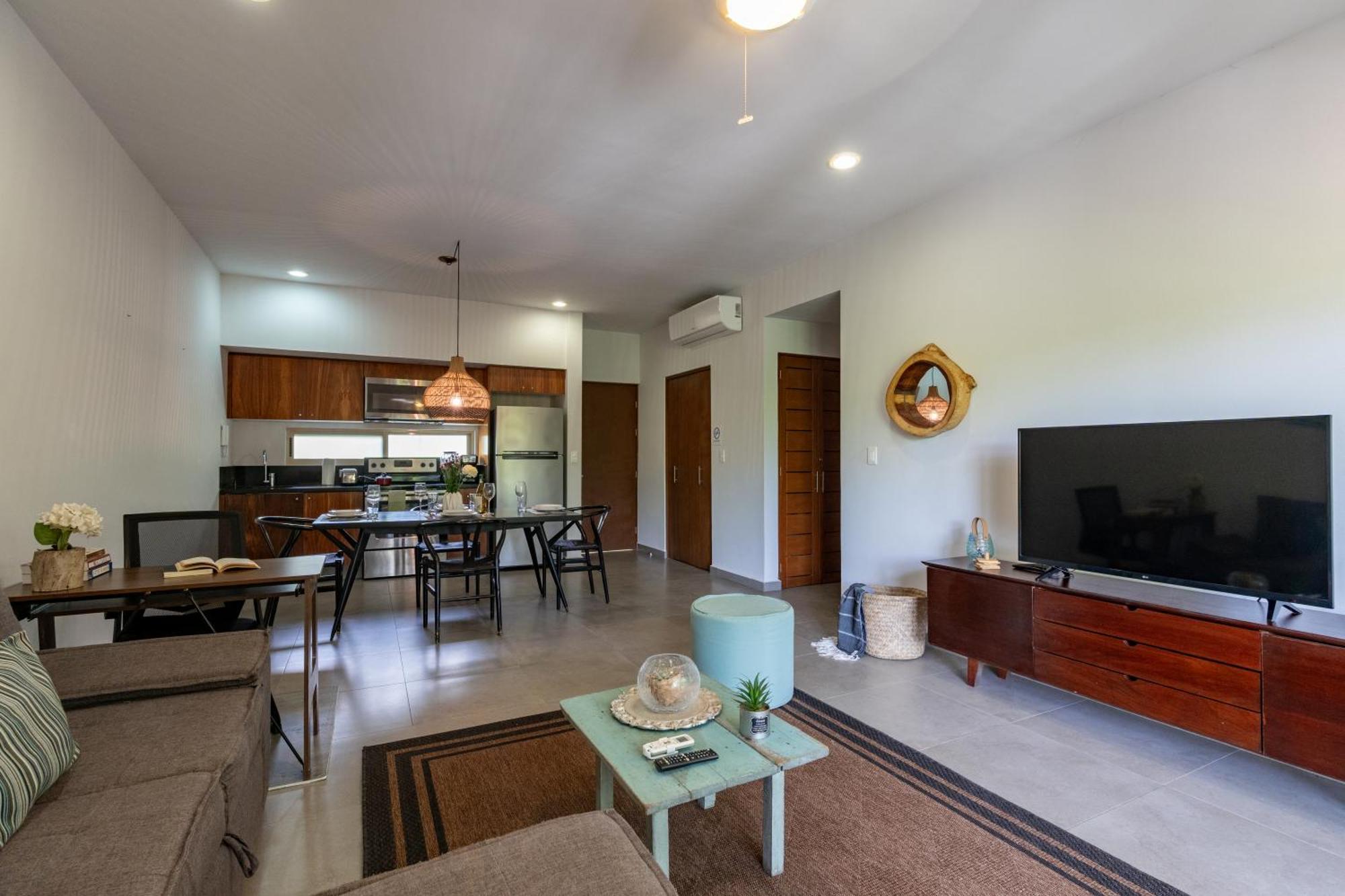 Apartment Spacious With Pool In Gated Community