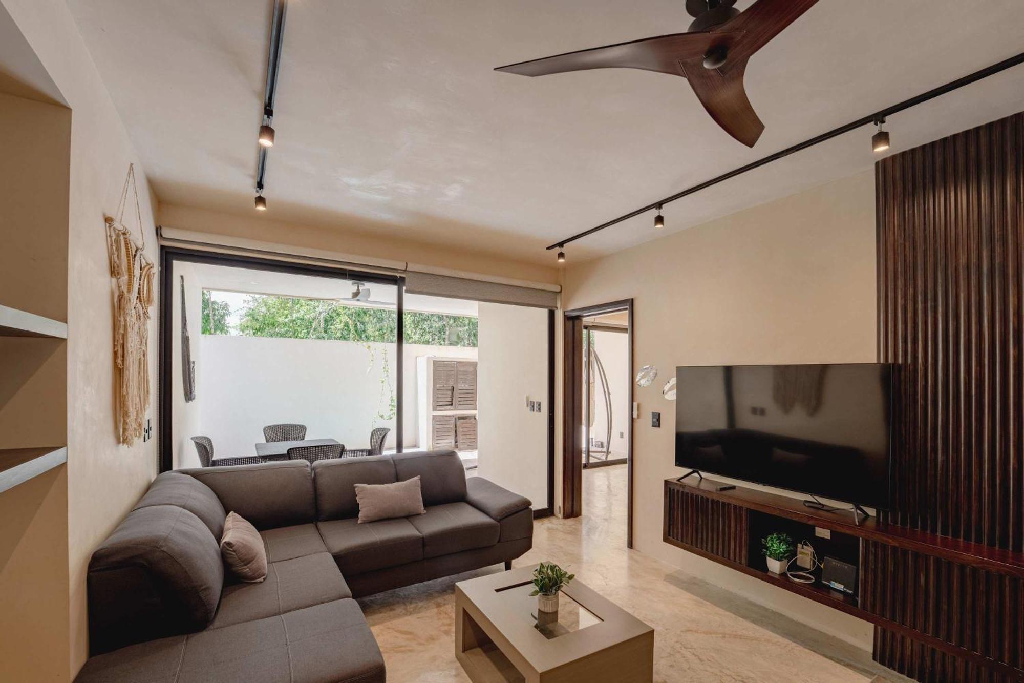 Talulah Living 3br - Private & Shared Pool Apartment *