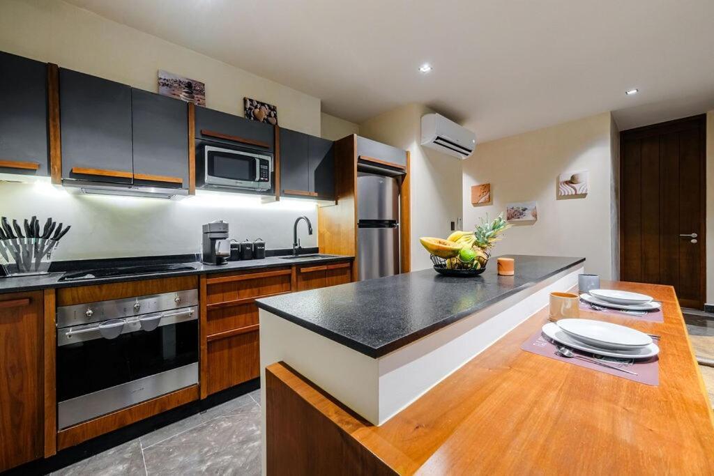 Serene Oasis 2br Huge Balcony Humana Apartment *