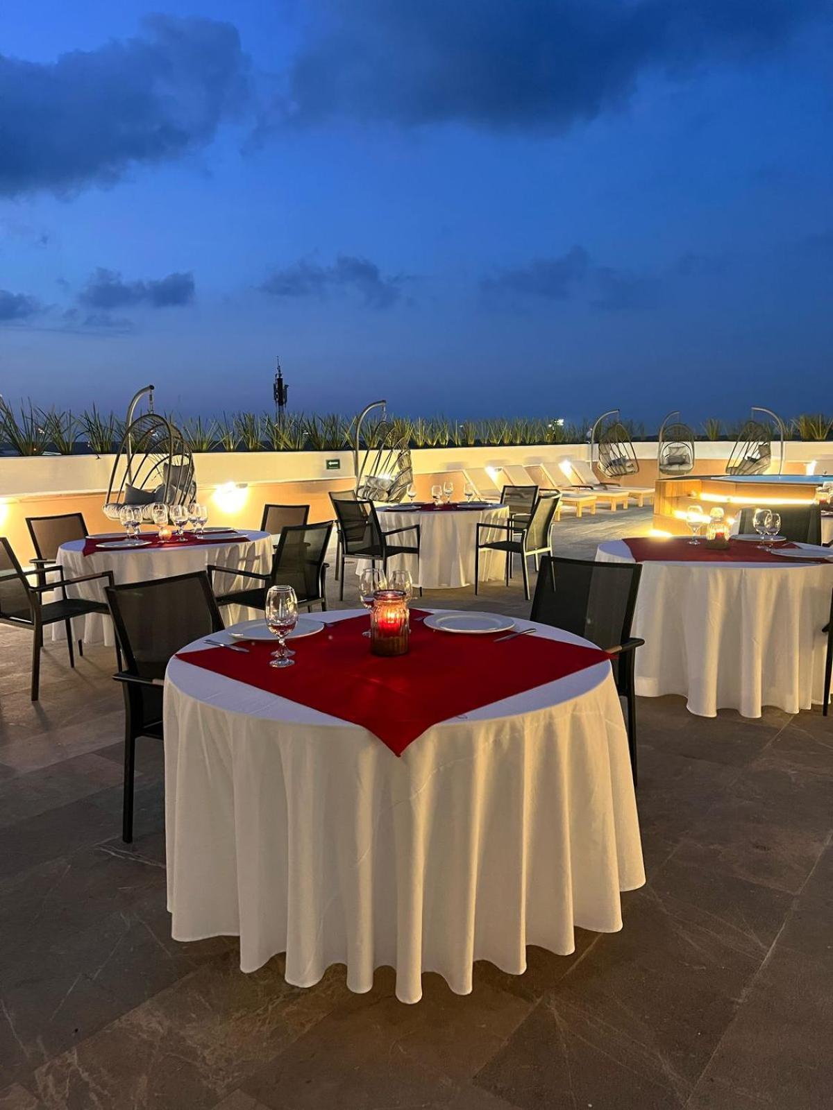 Mundo Maya Aeropuerto Hotel