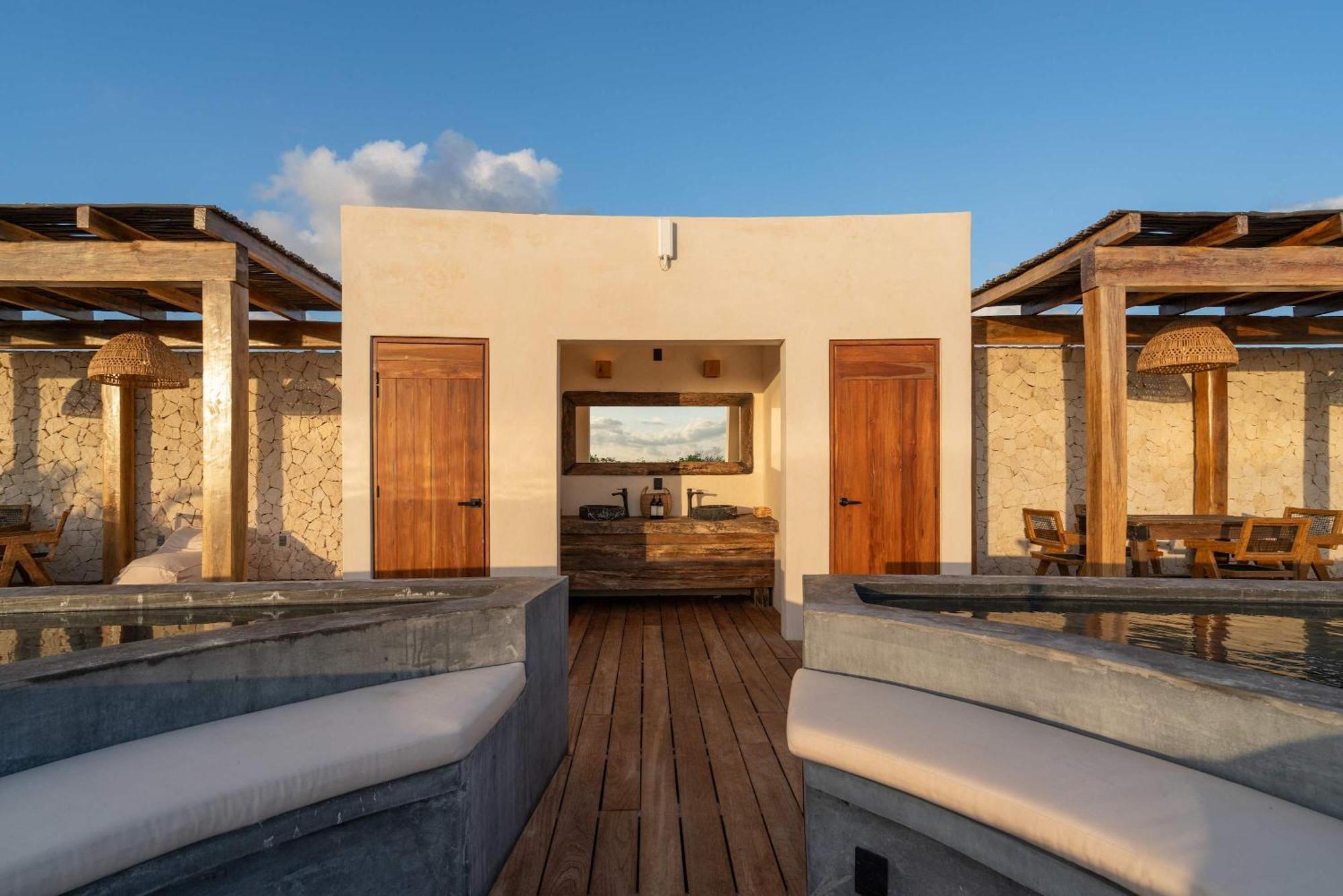 Chic 3br - 2 Pools With Rooftop Pool Modern Boho Design Villa