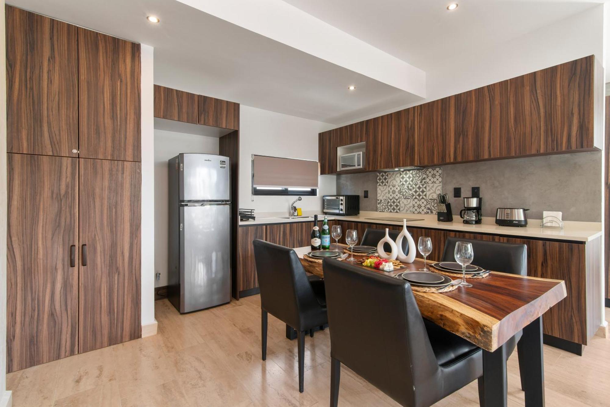 Unwind | Private Balcony & Rooftop Pools | Casago Holiday home *