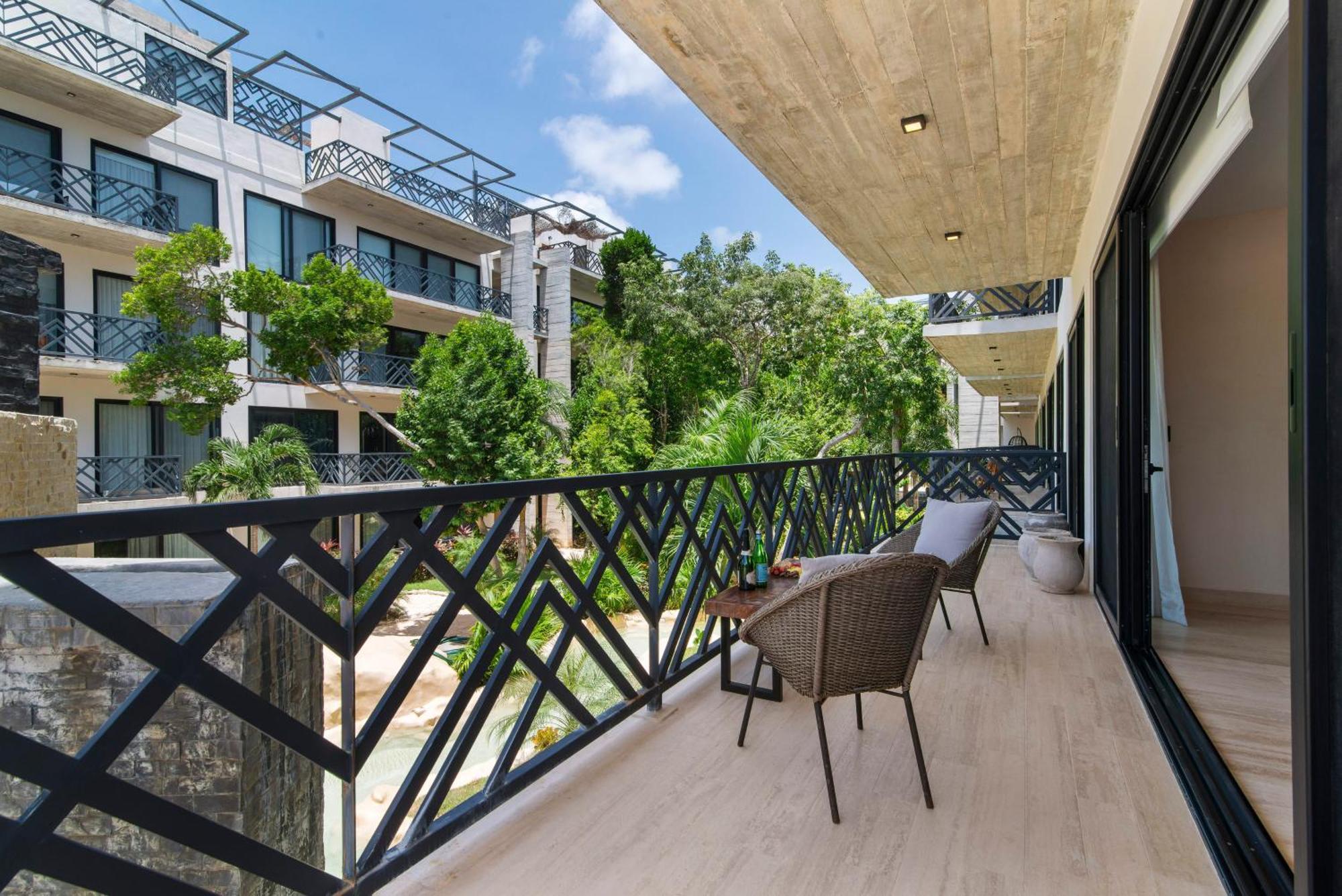 Unwind | Private Balcony & Rooftop Pools | Casago