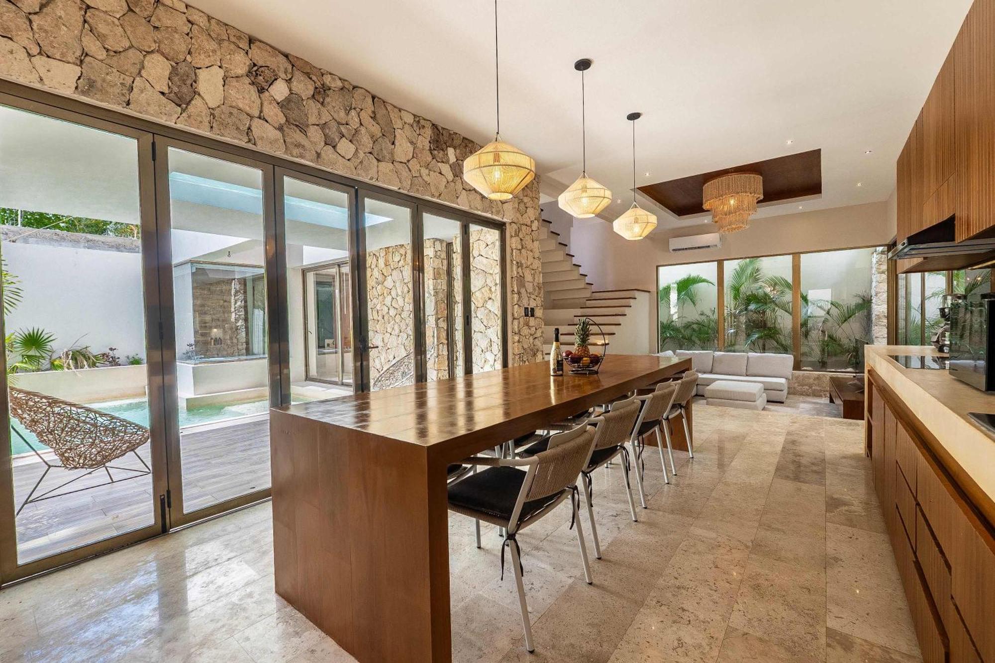 Villa Rare 8br Dual Getaway With 4 Private Pools *