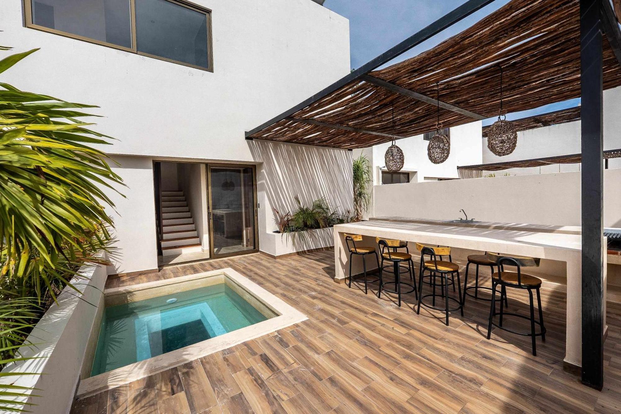 Villa Rare 8br Dual Getaway With 4 Private Pools