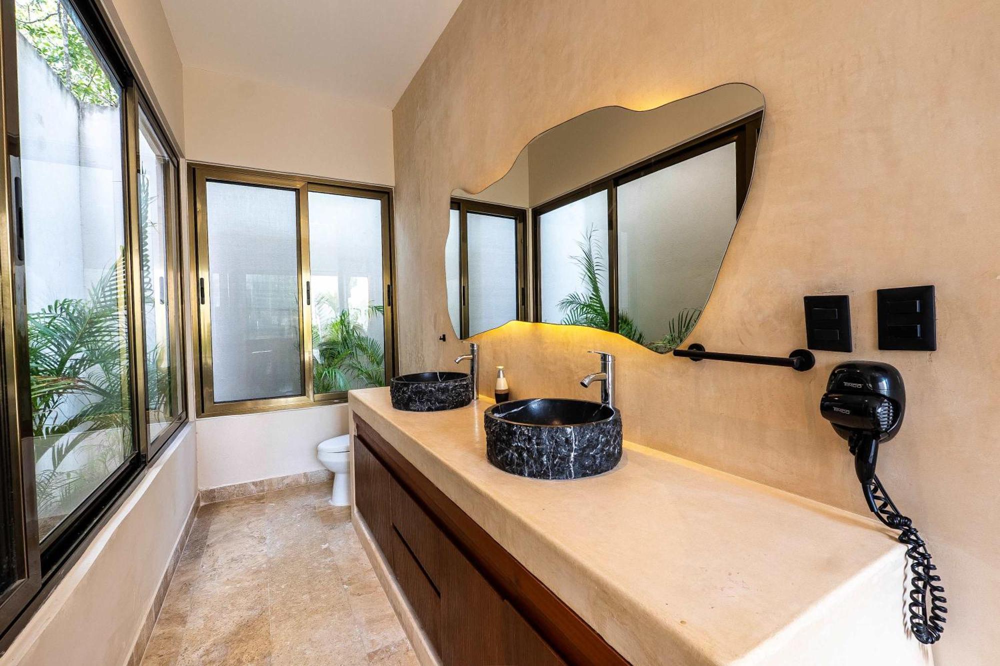 Rare 8br Dual Getaway With 4 Private Pools