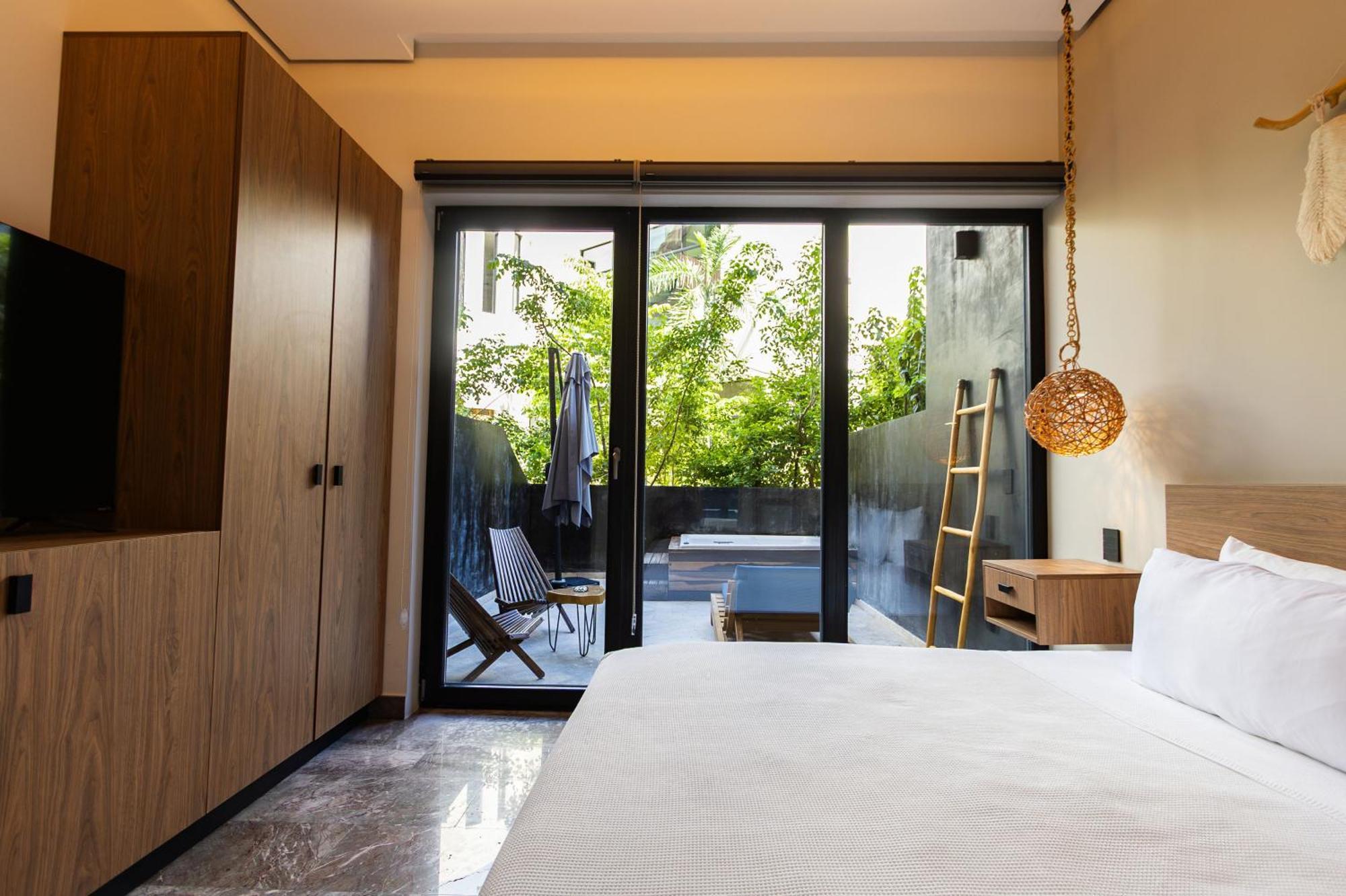 Escape - Private Tub, Free Bikes & Apartment