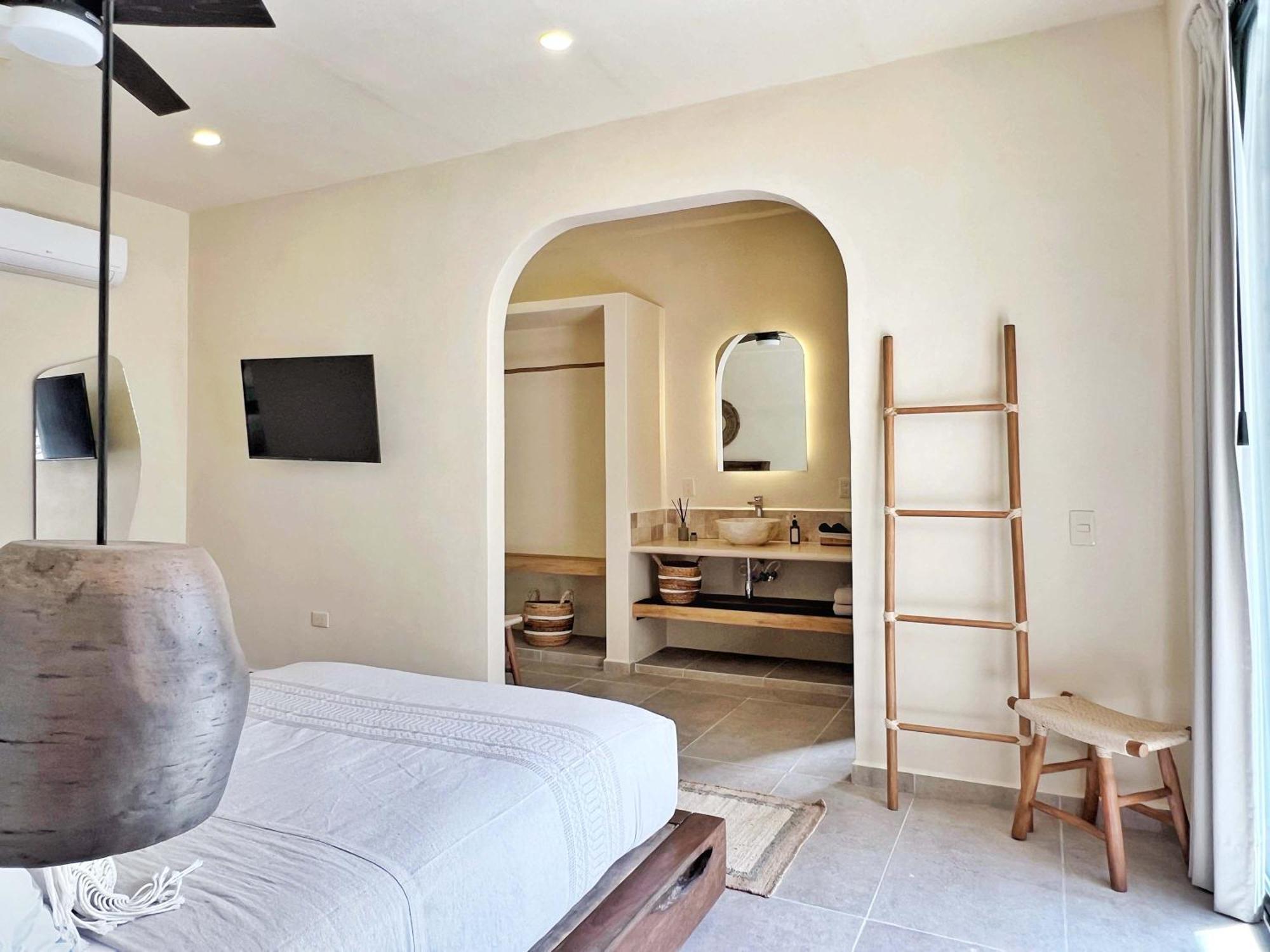 Luna Luxe Heated Pool Jacuzzi & Concierge Service *