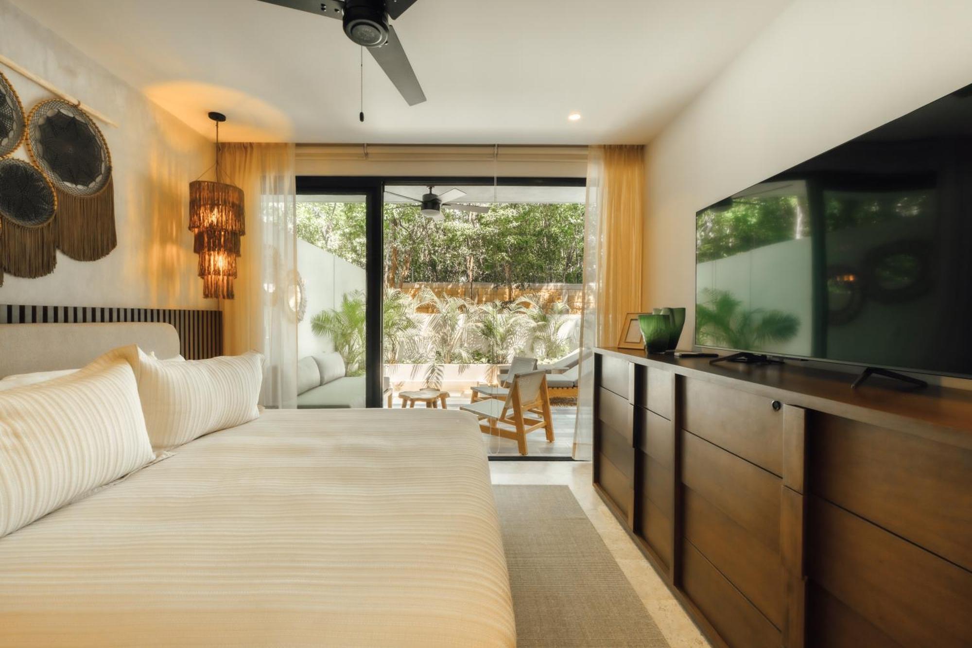 101 Park By Lumina Apartment