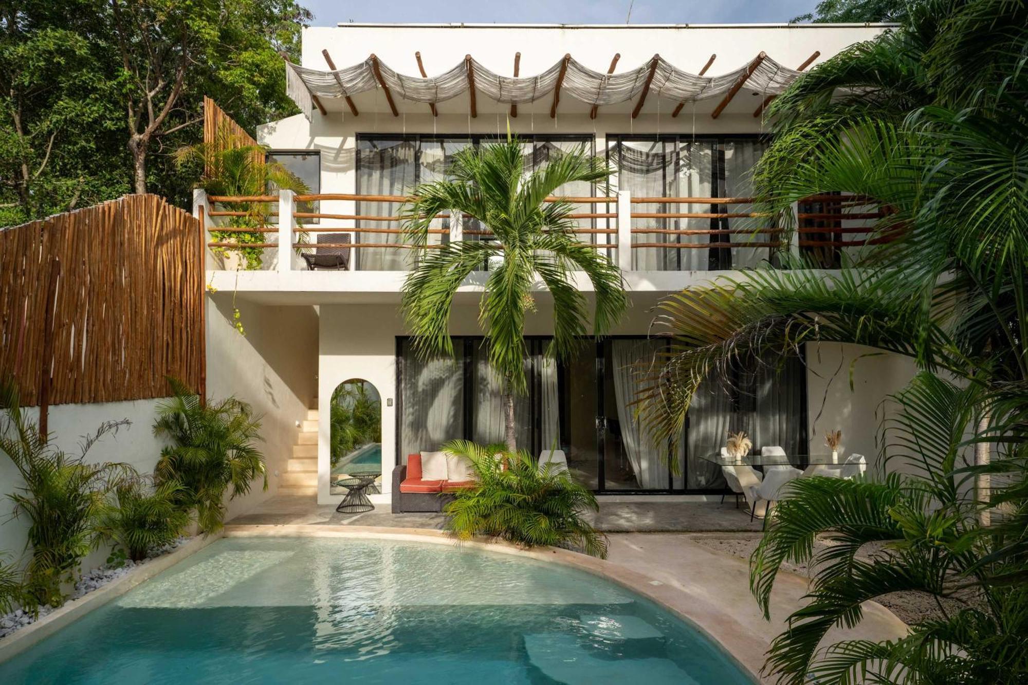 Modern Luxury With Large Pool - Bbq Grill