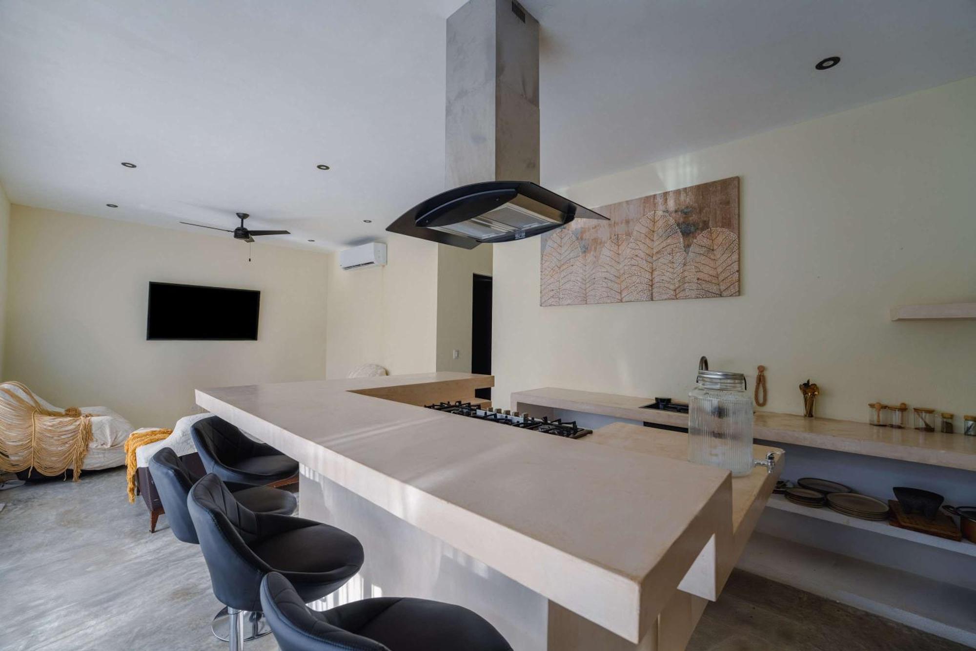 Modern Luxury With Large Pool - Bbq Grill