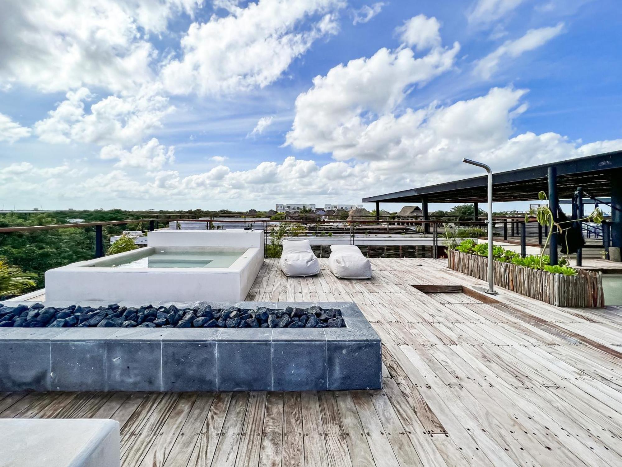 Gated 2br With Rooftop Pool Apartment