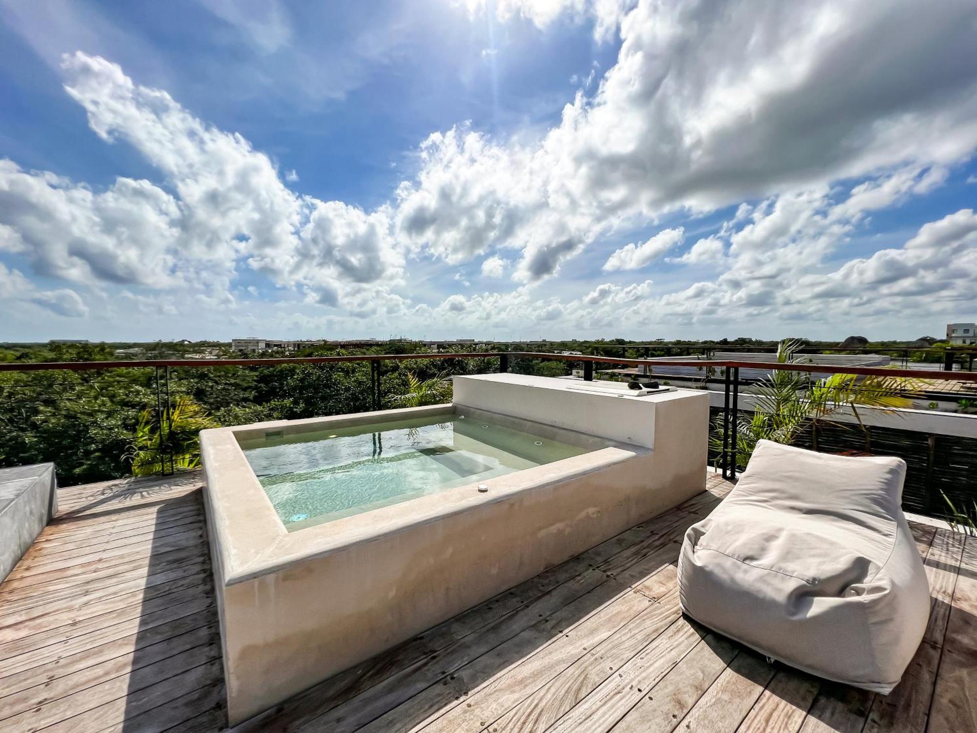 Gated 2br With Rooftop Pool