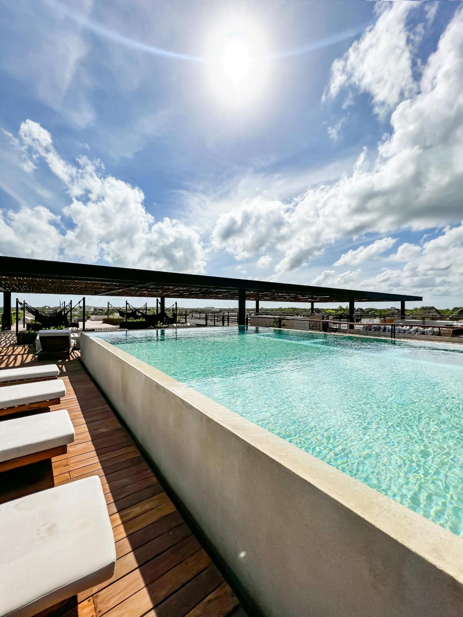 Apartment Gated 2br With Rooftop Pool