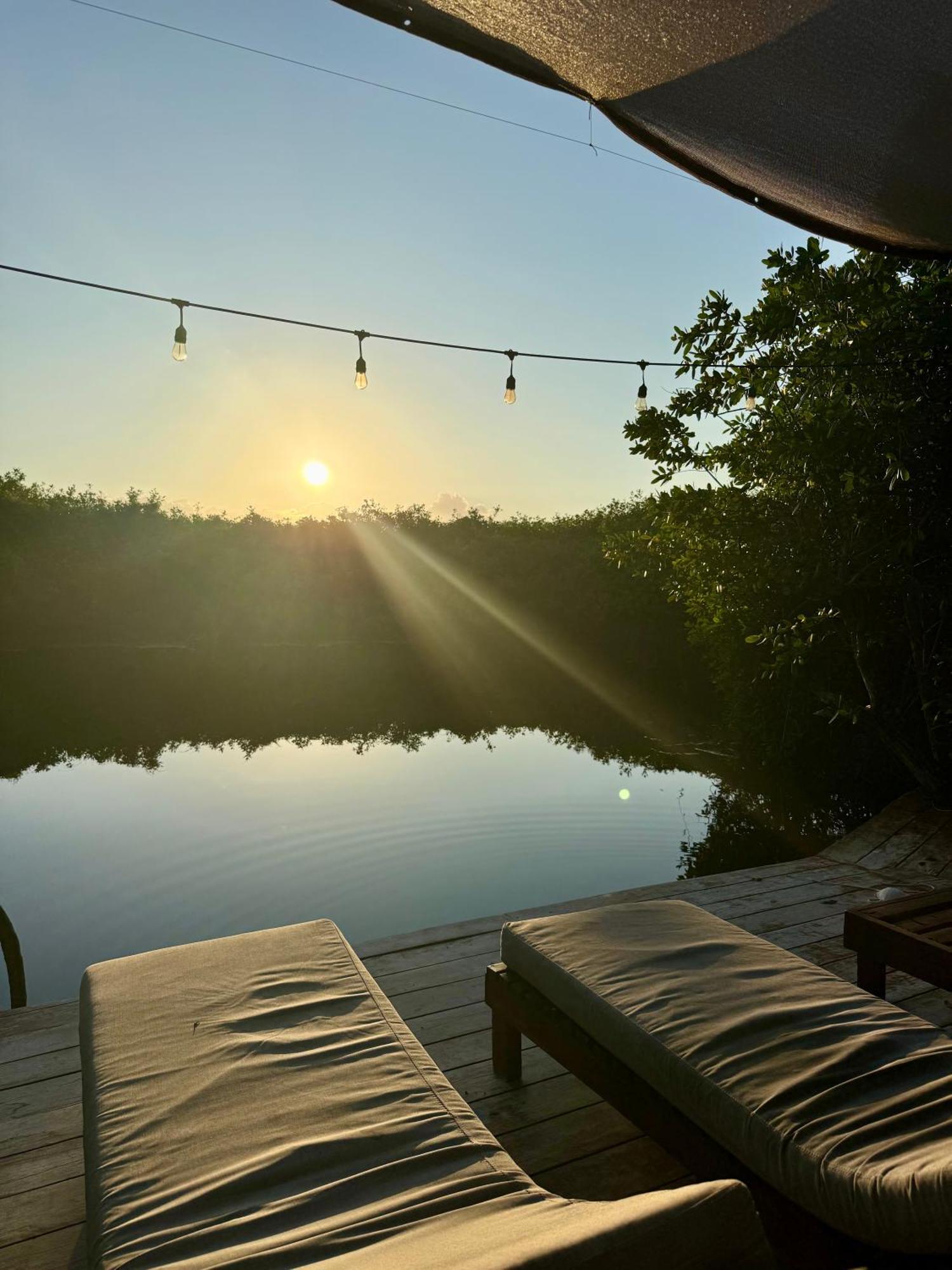 - Aldea Mangle & Cenote *