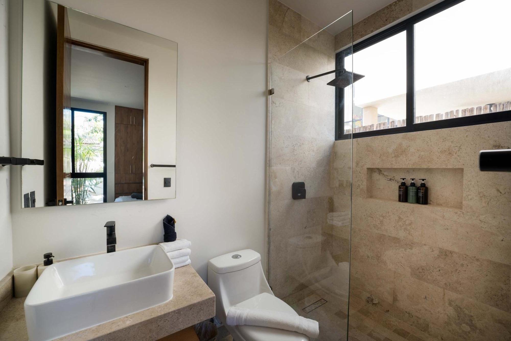 Elegant 4br With Private Pool & Concierge